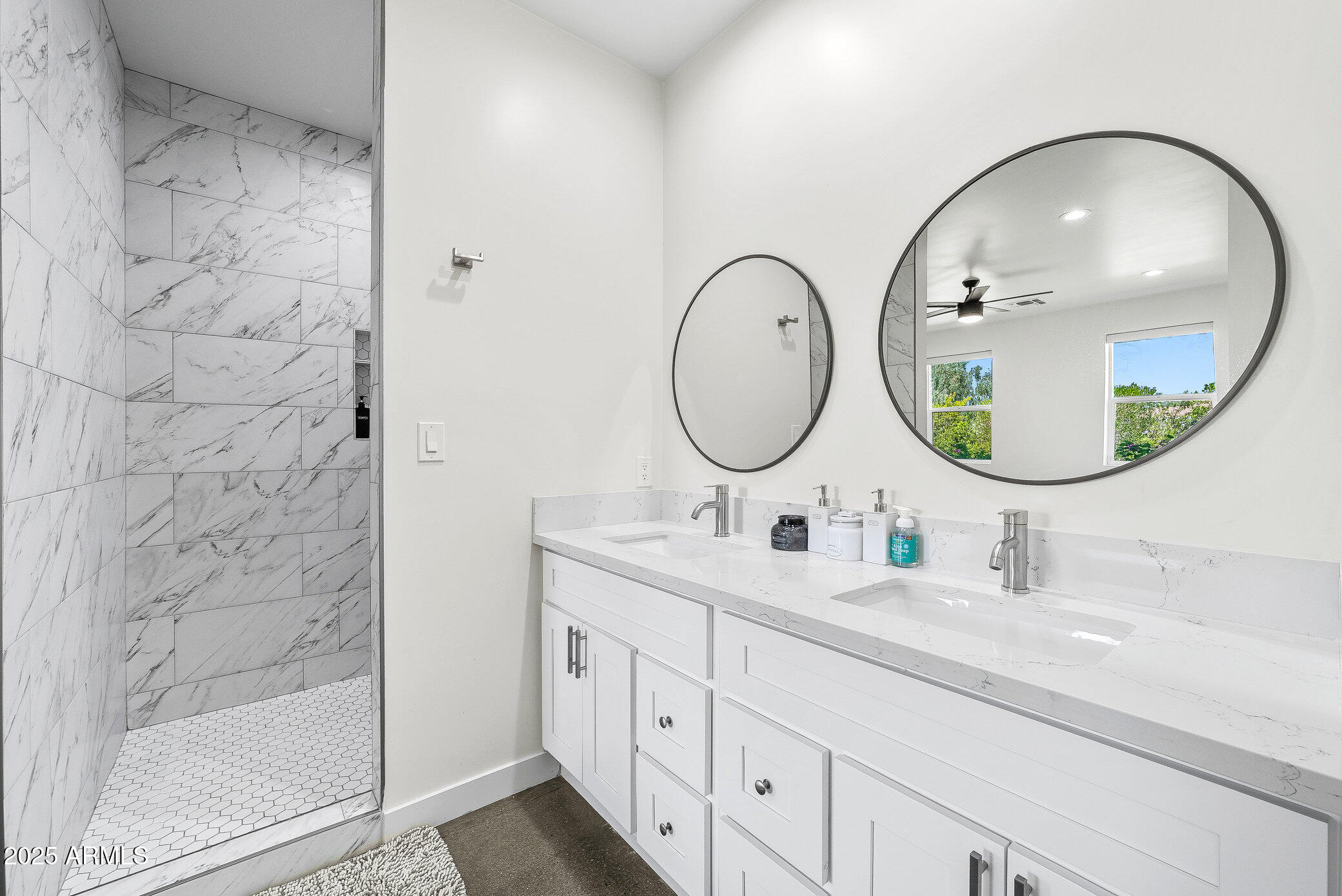 2914 E BLANCHE Drive