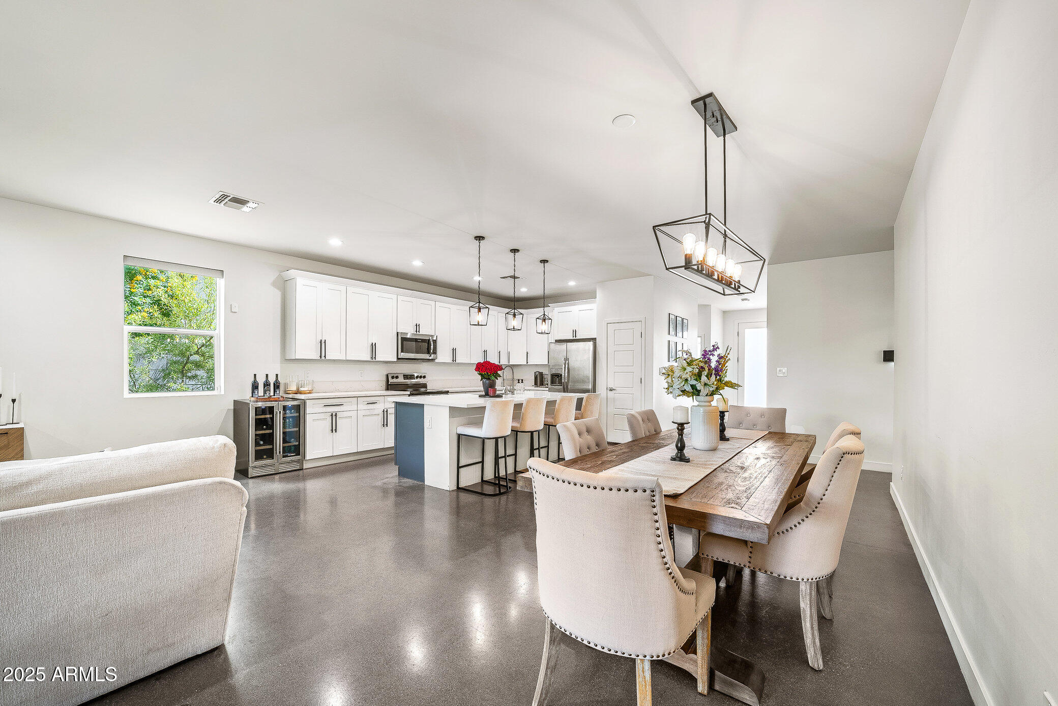 2914 E BLANCHE Drive