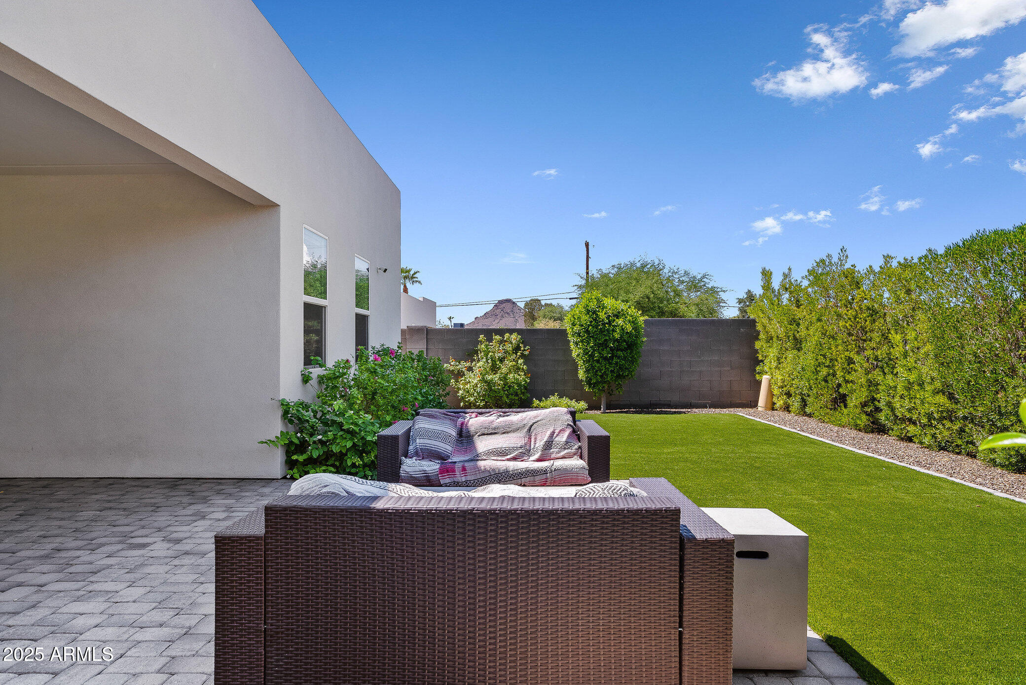 2914 E BLANCHE Drive