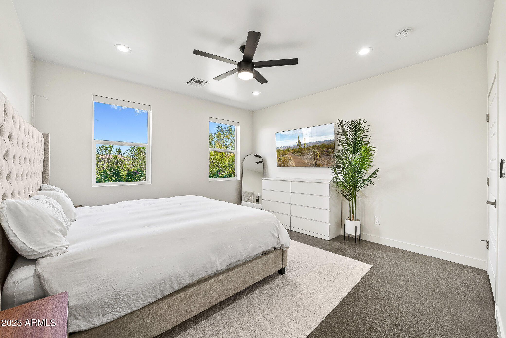 2914 E BLANCHE Drive