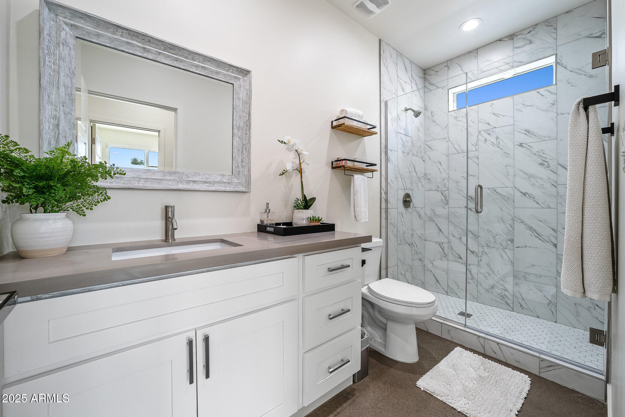 2914 E BLANCHE Drive