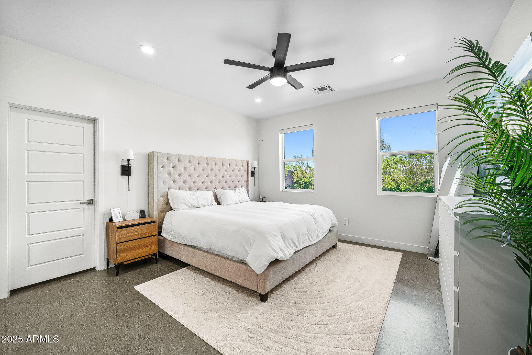 2914 E BLANCHE Drive