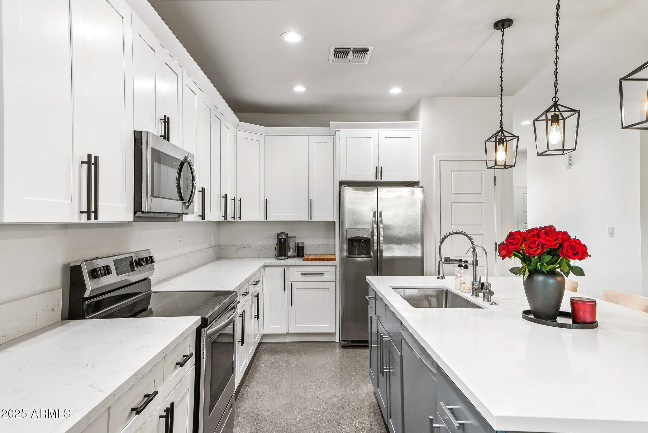 2914 E BLANCHE Drive