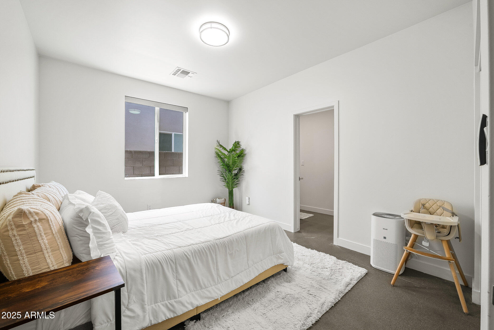 2914 E BLANCHE Drive