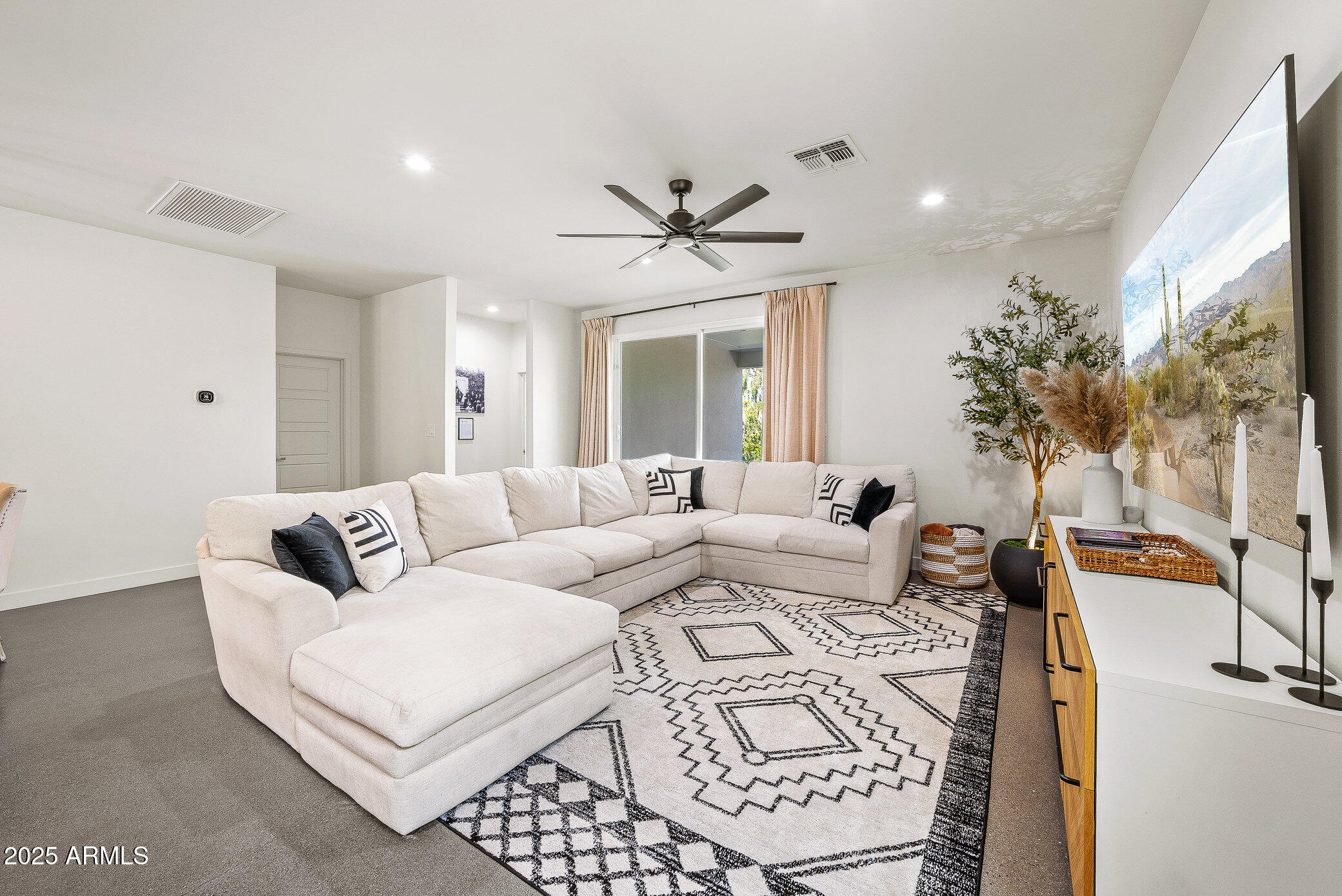 2914 E BLANCHE Drive