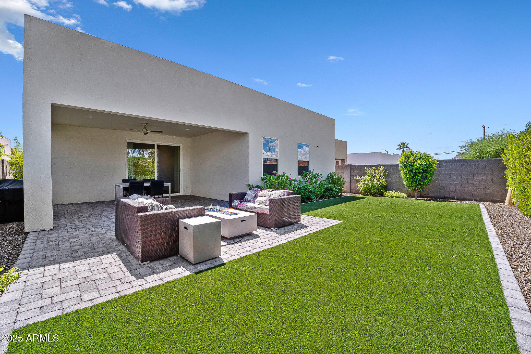 2914 E BLANCHE Drive