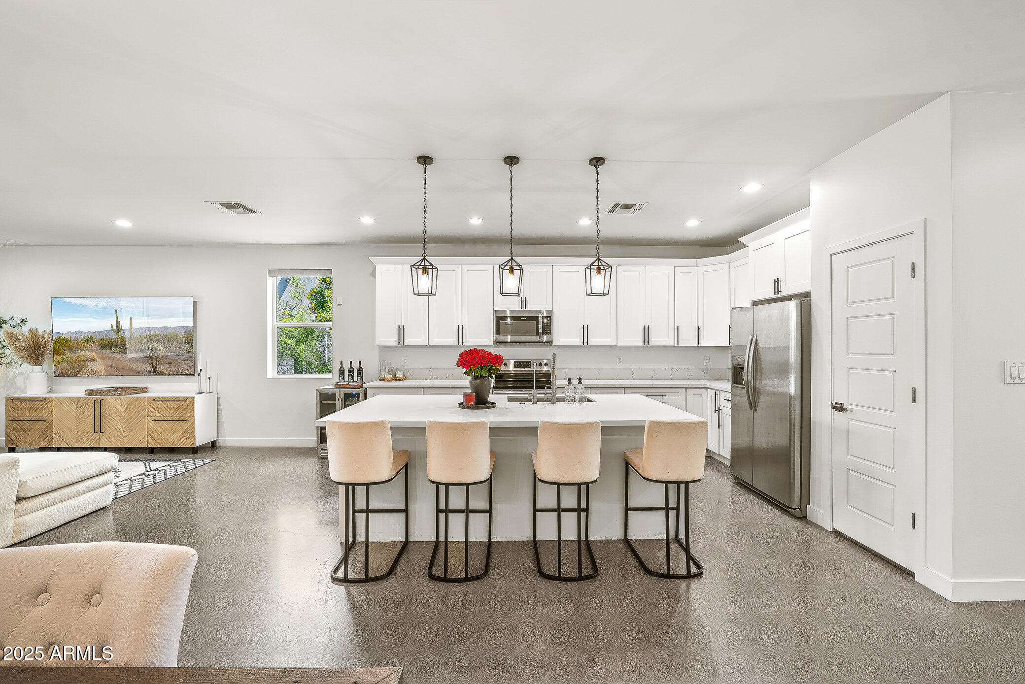 2914 E BLANCHE Drive