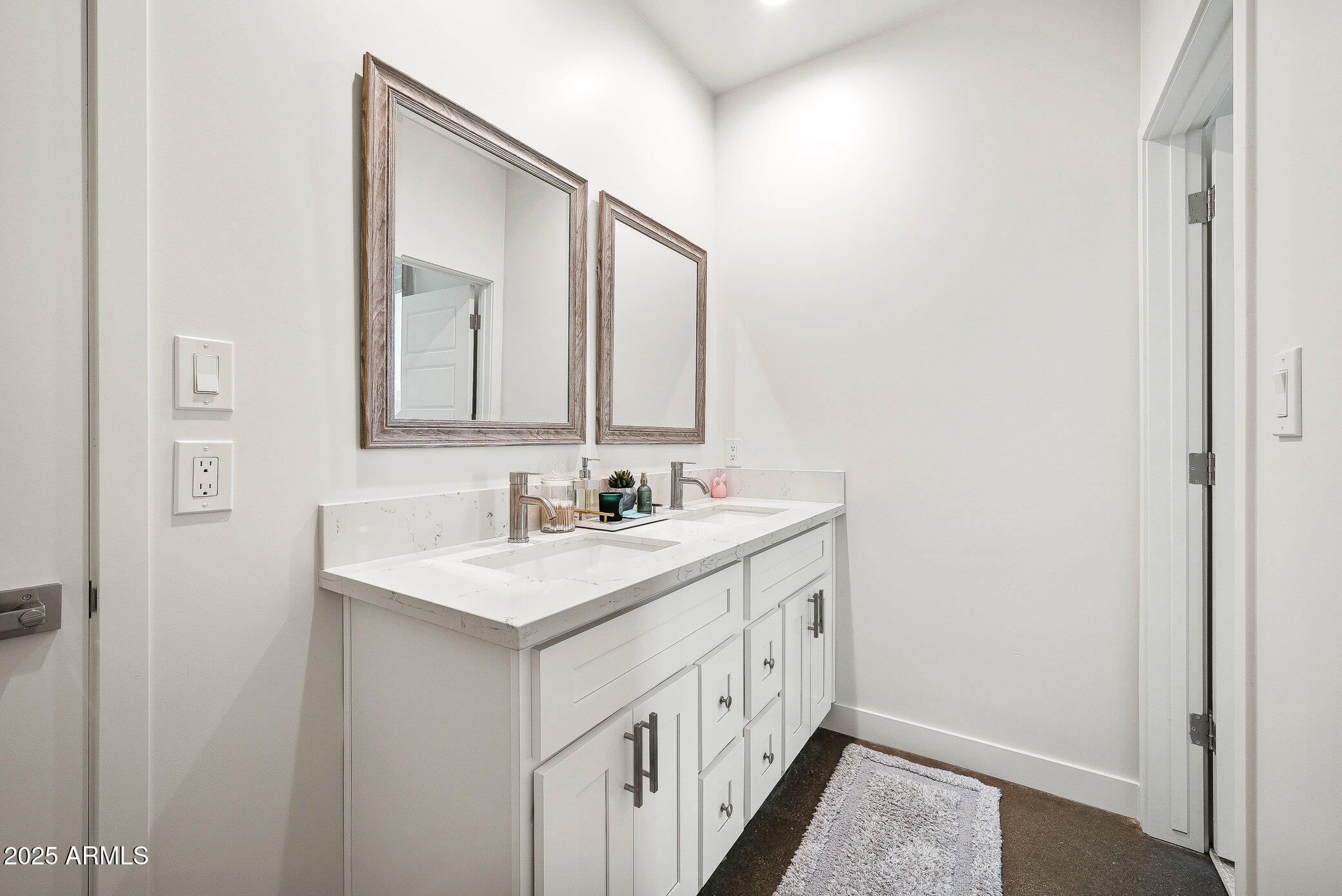 2914 E BLANCHE Drive