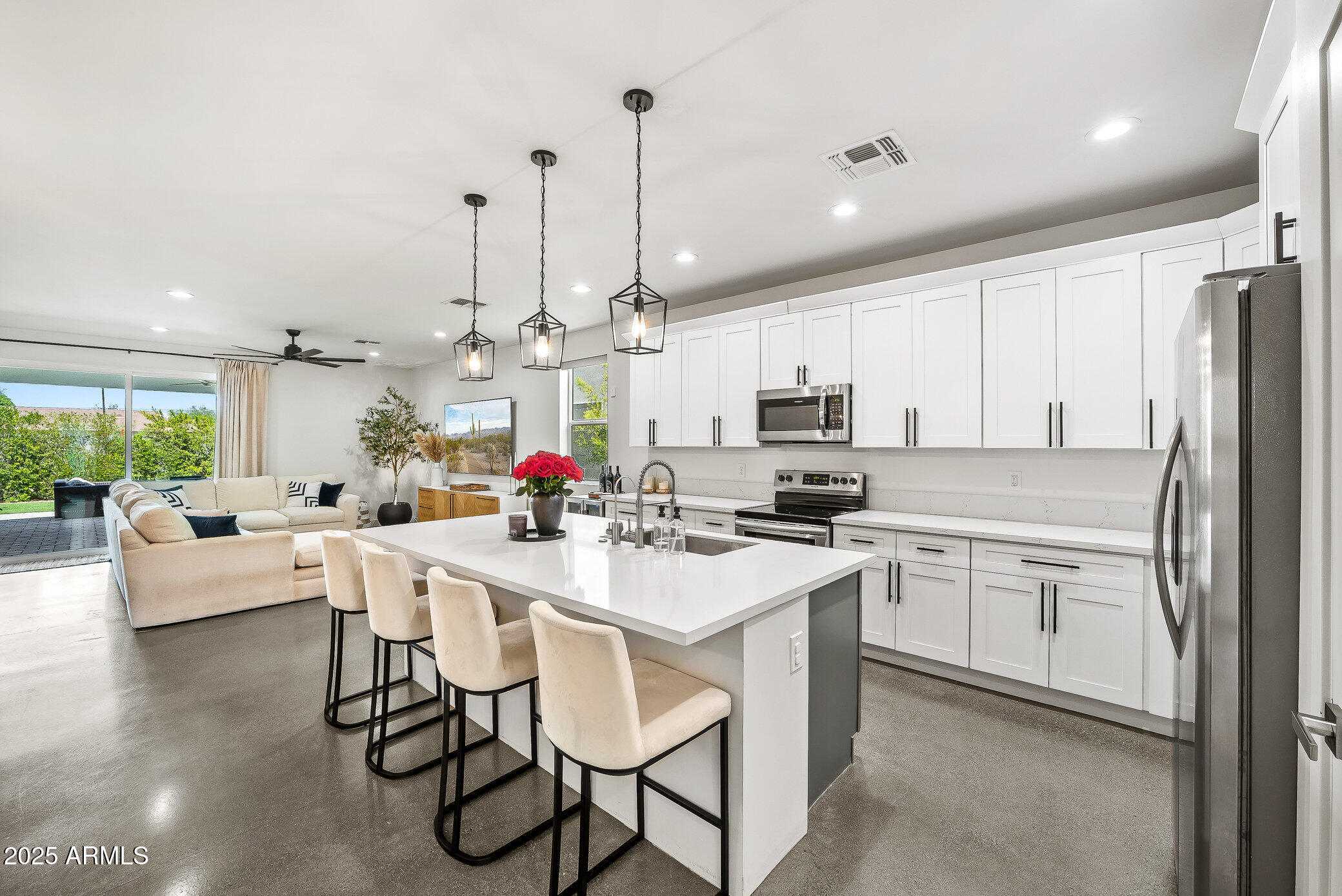 2914 E BLANCHE Drive