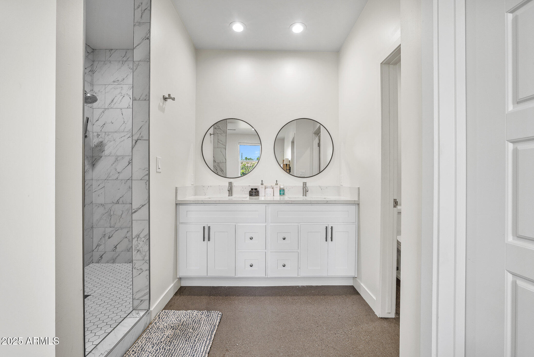 2914 E BLANCHE Drive