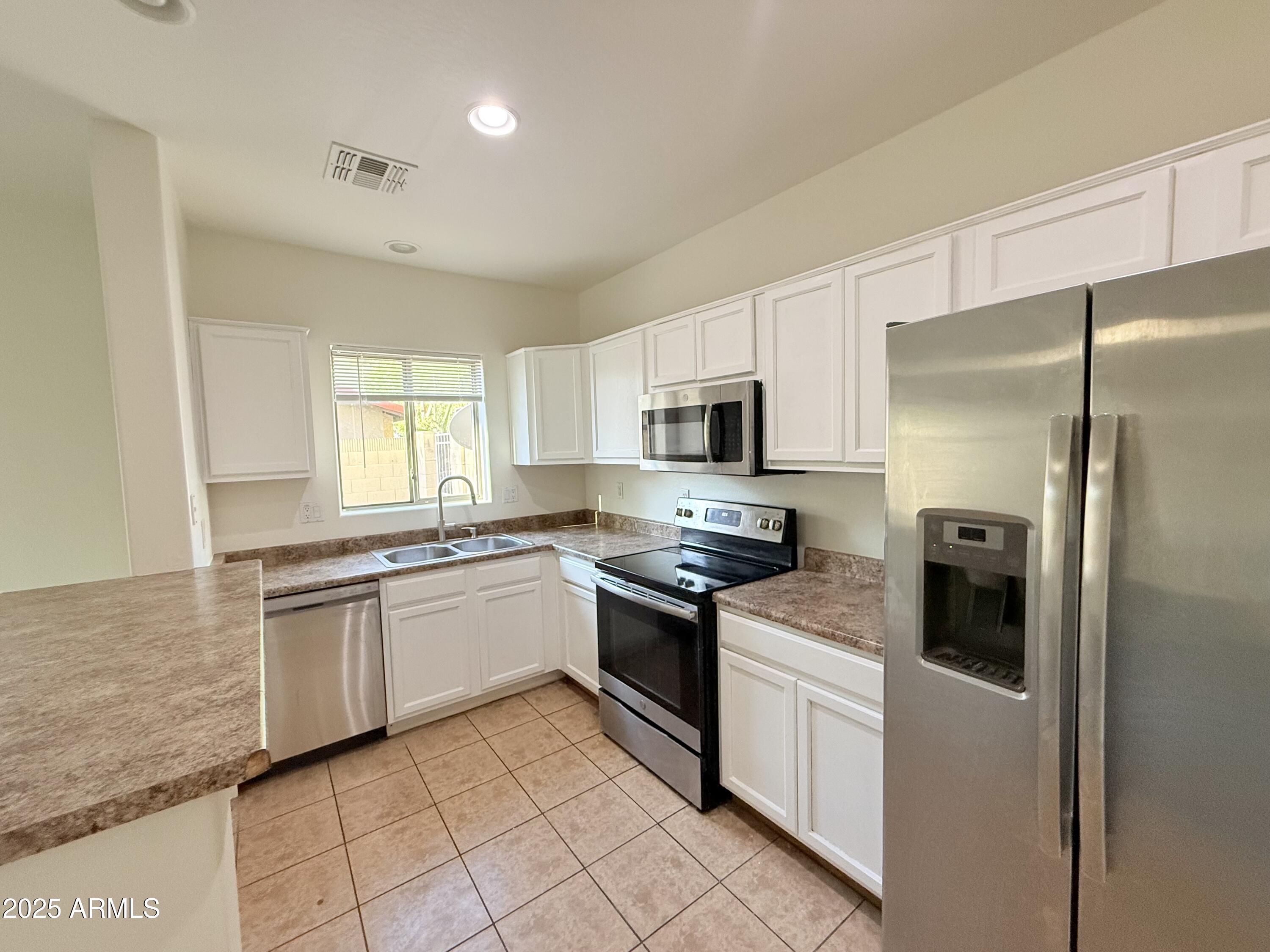 15818 N 25TH Street, 104