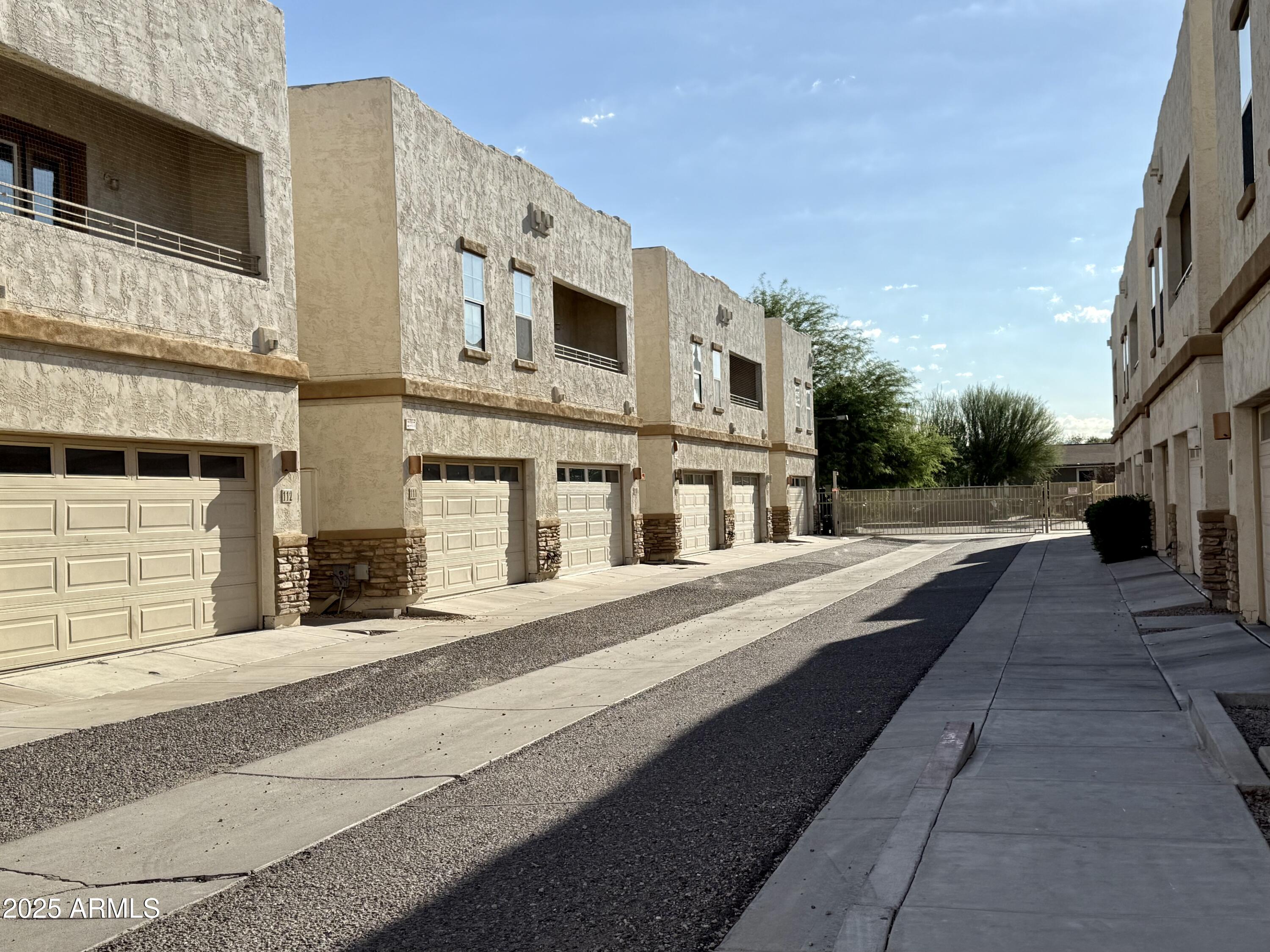 15818 N 25TH Street, 104