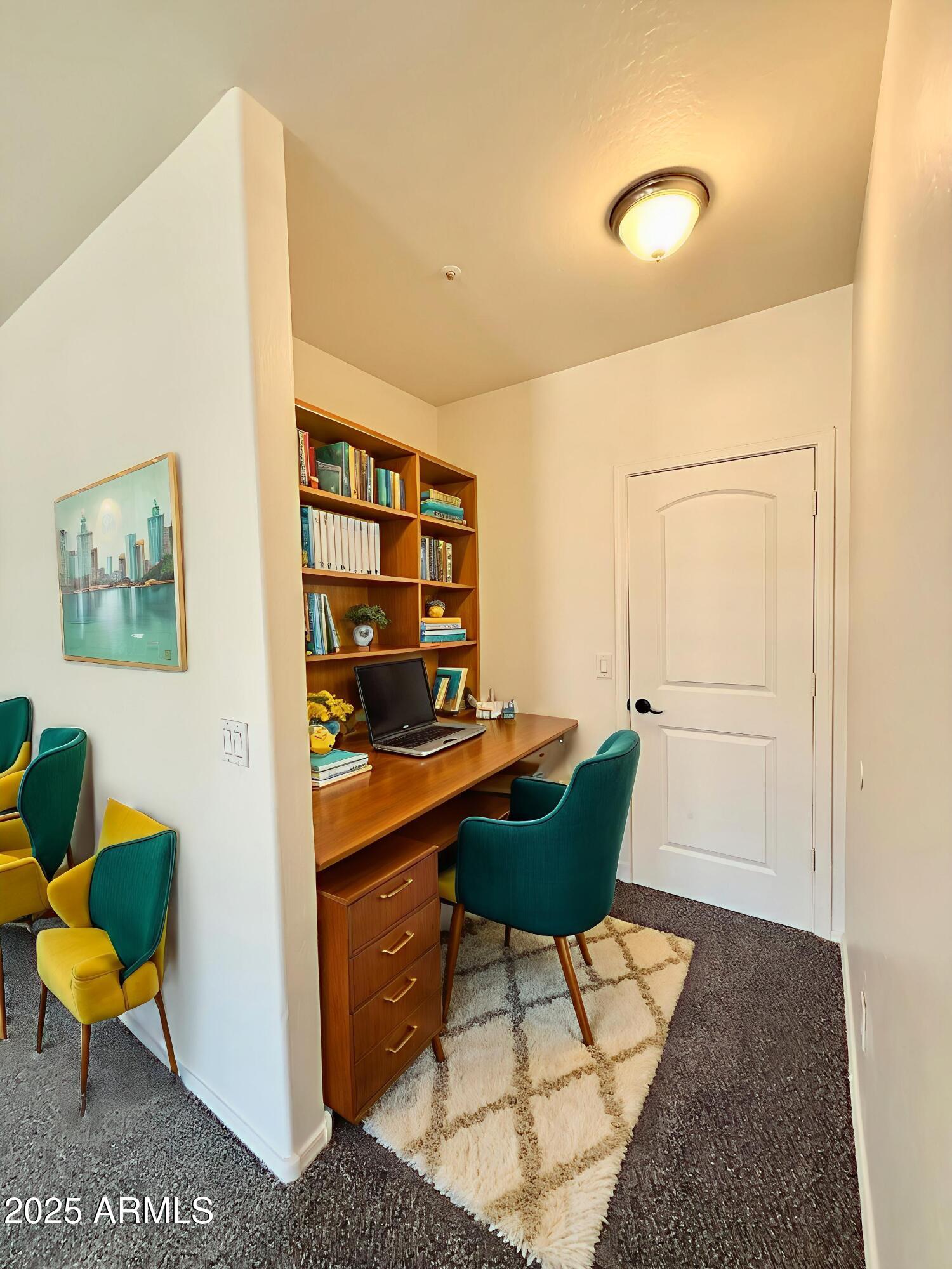 15818 N 25TH Street, 104