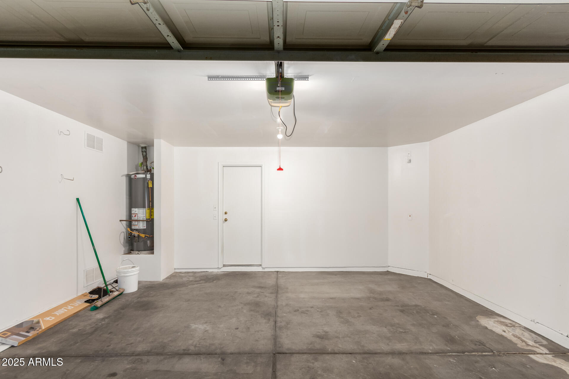 8504 E LINDNER Avenue