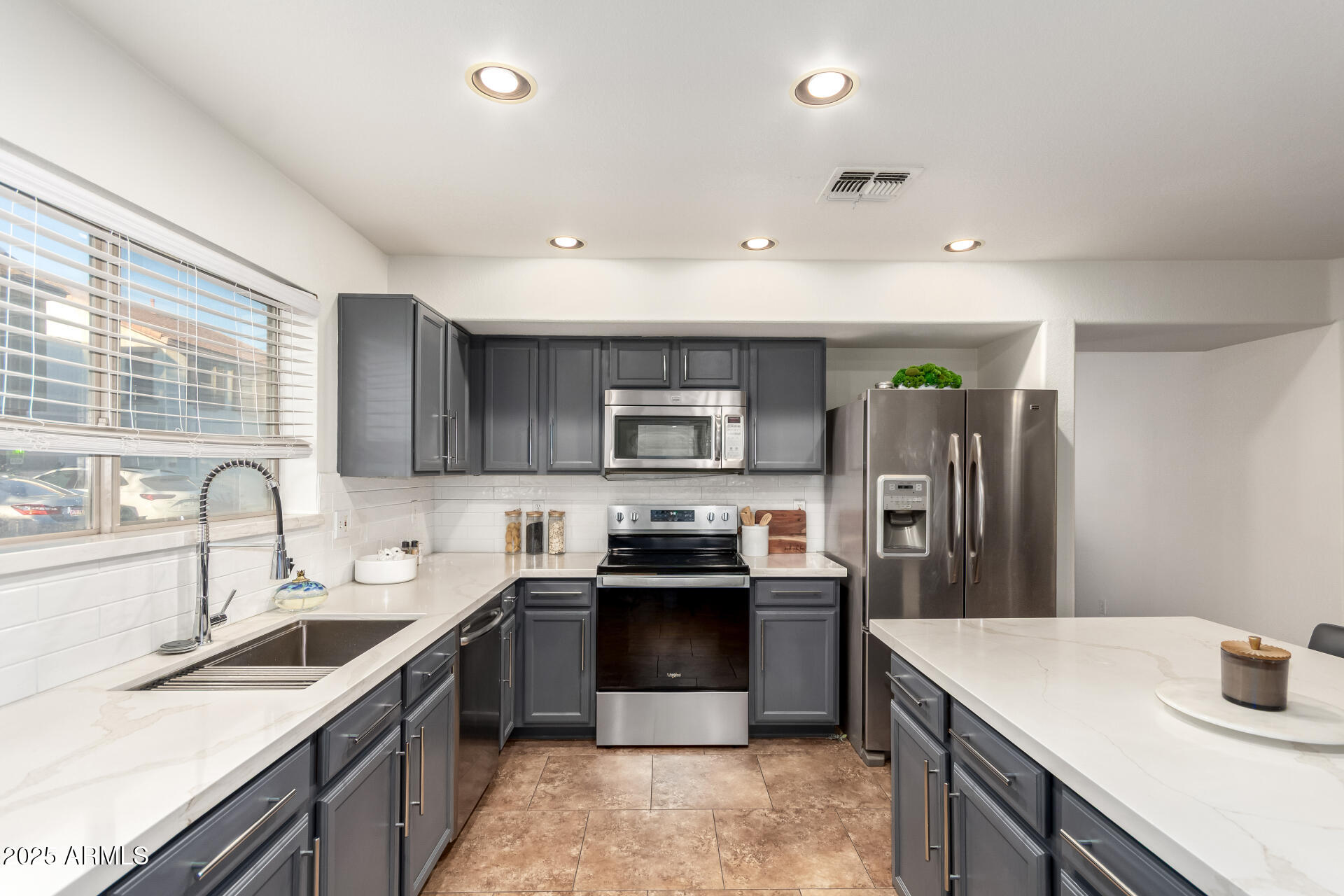 8504 E LINDNER Avenue