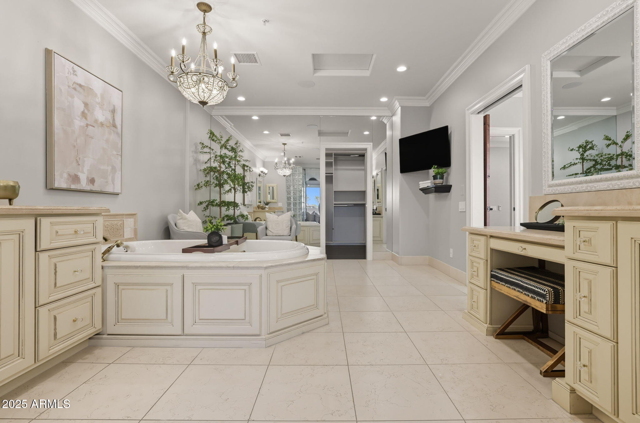 8989 N GAINEY CENTER Drive, 114