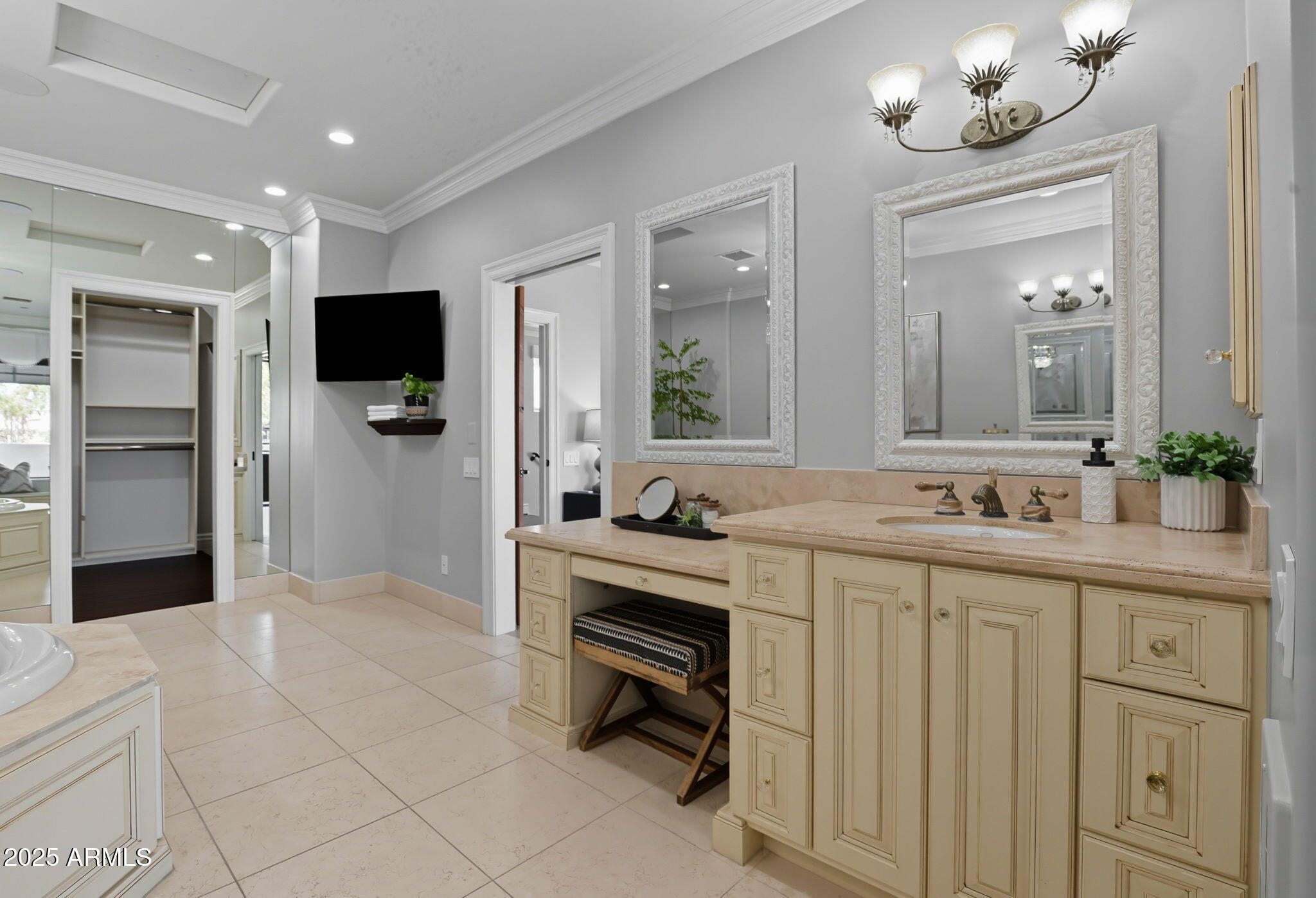 8989 N GAINEY CENTER Drive, 114
