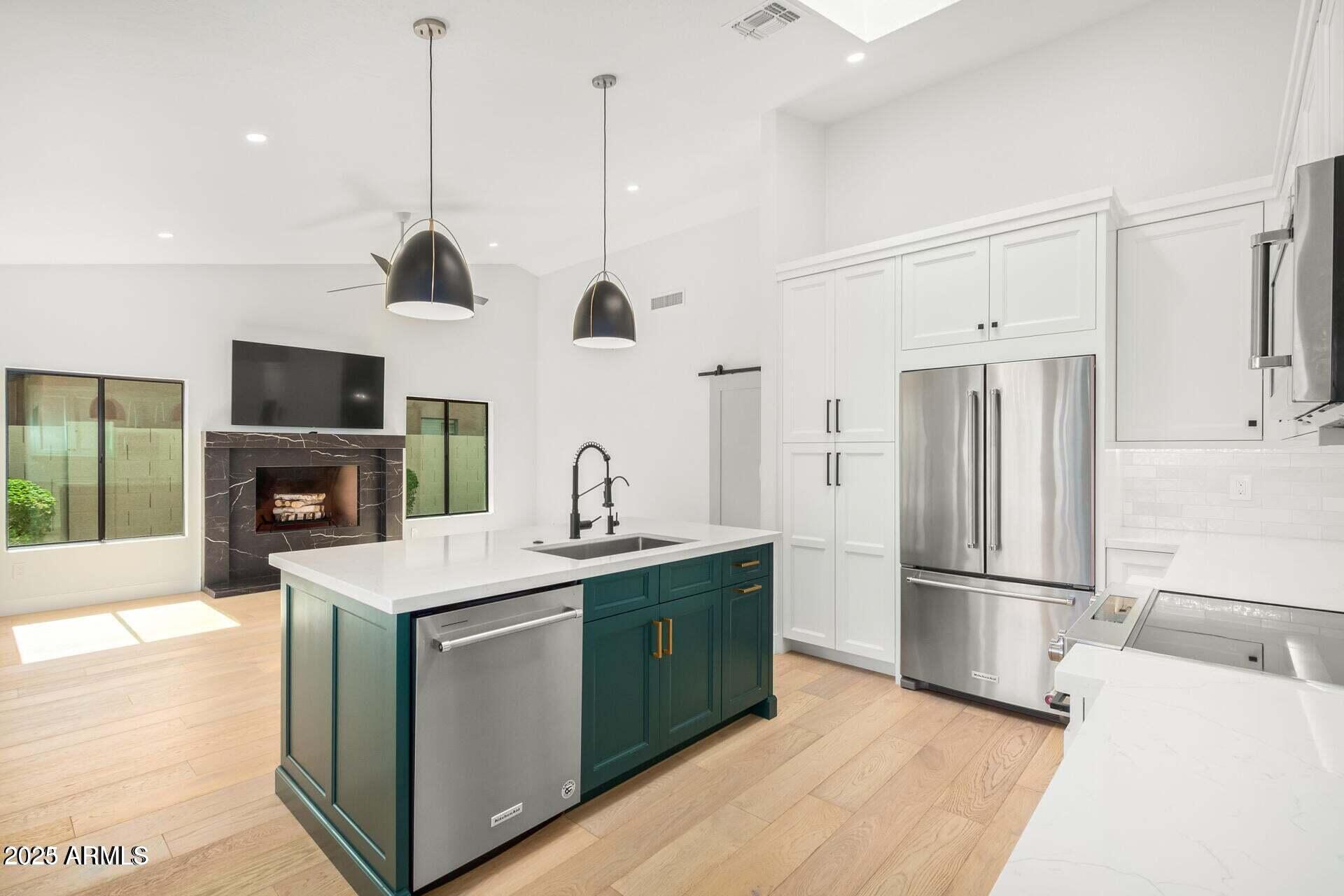 5715 E CAMPO BELLO Drive