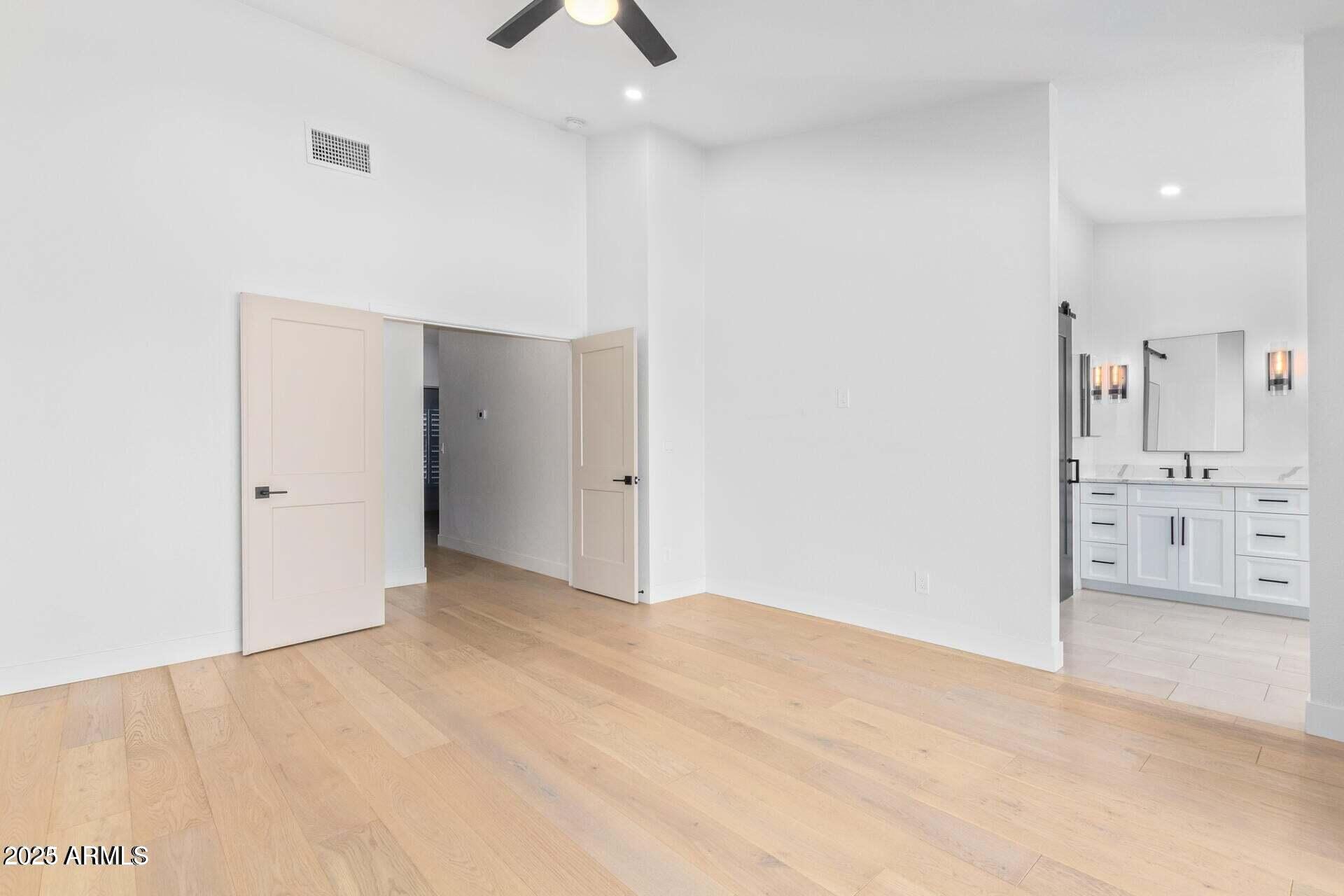 5715 E CAMPO BELLO Drive