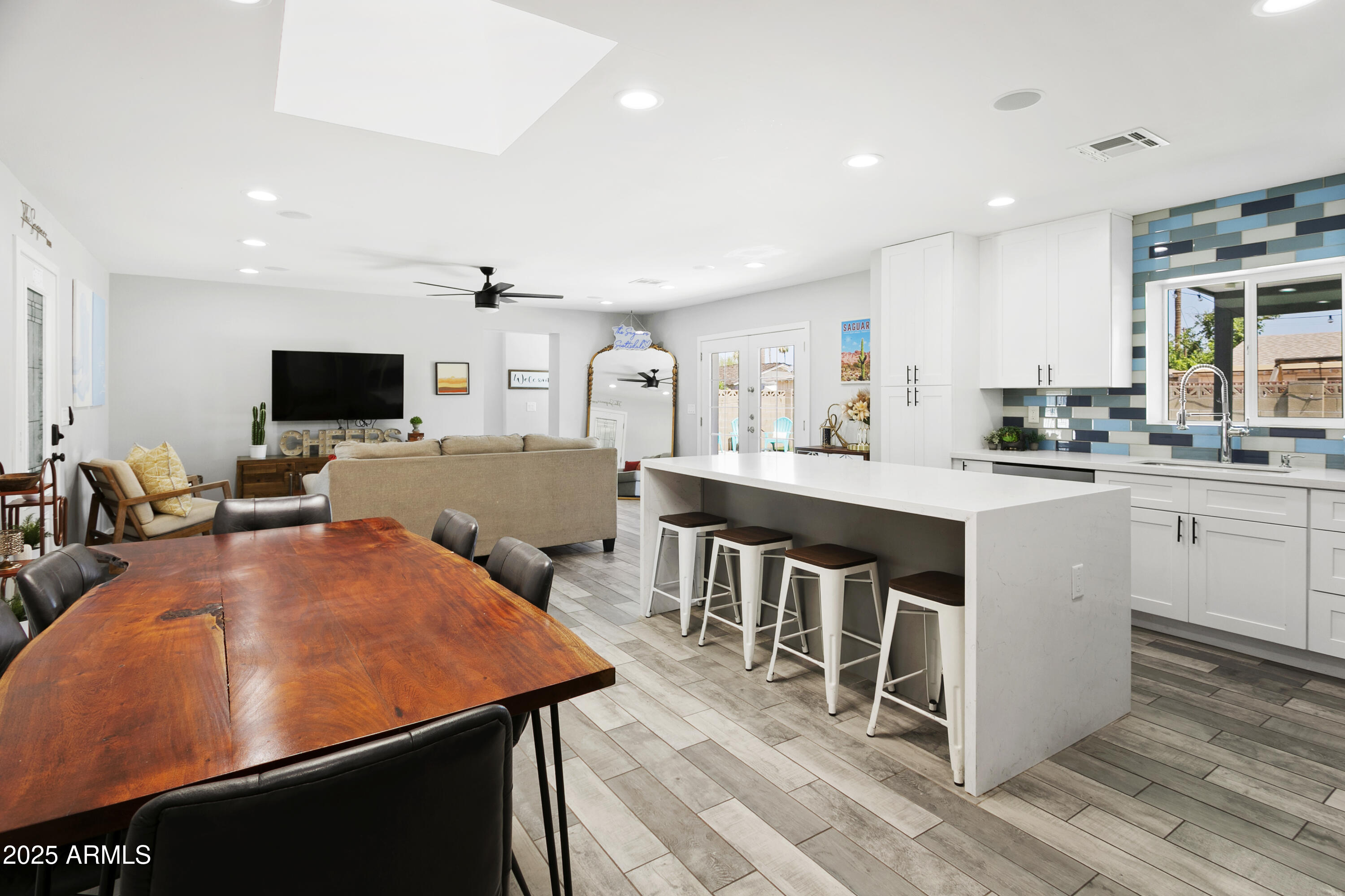 8312 E MACKENZIE Drive