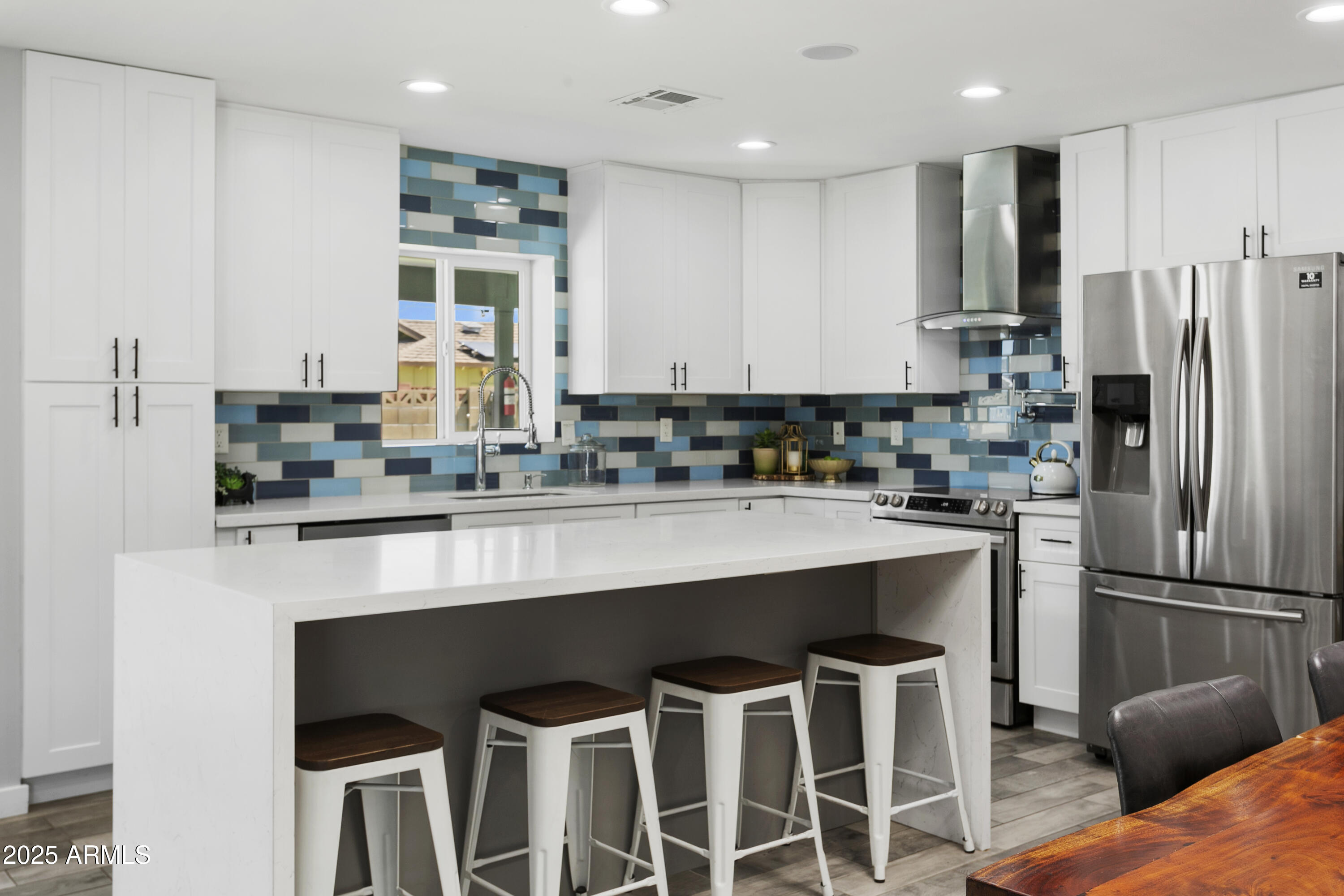 8312 E MACKENZIE Drive