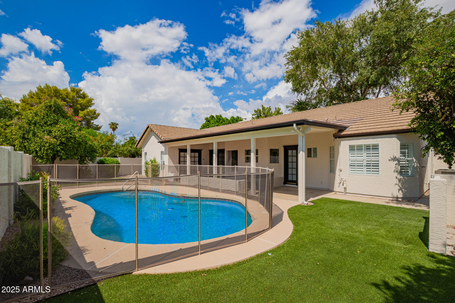 2231 E LAUREL Street