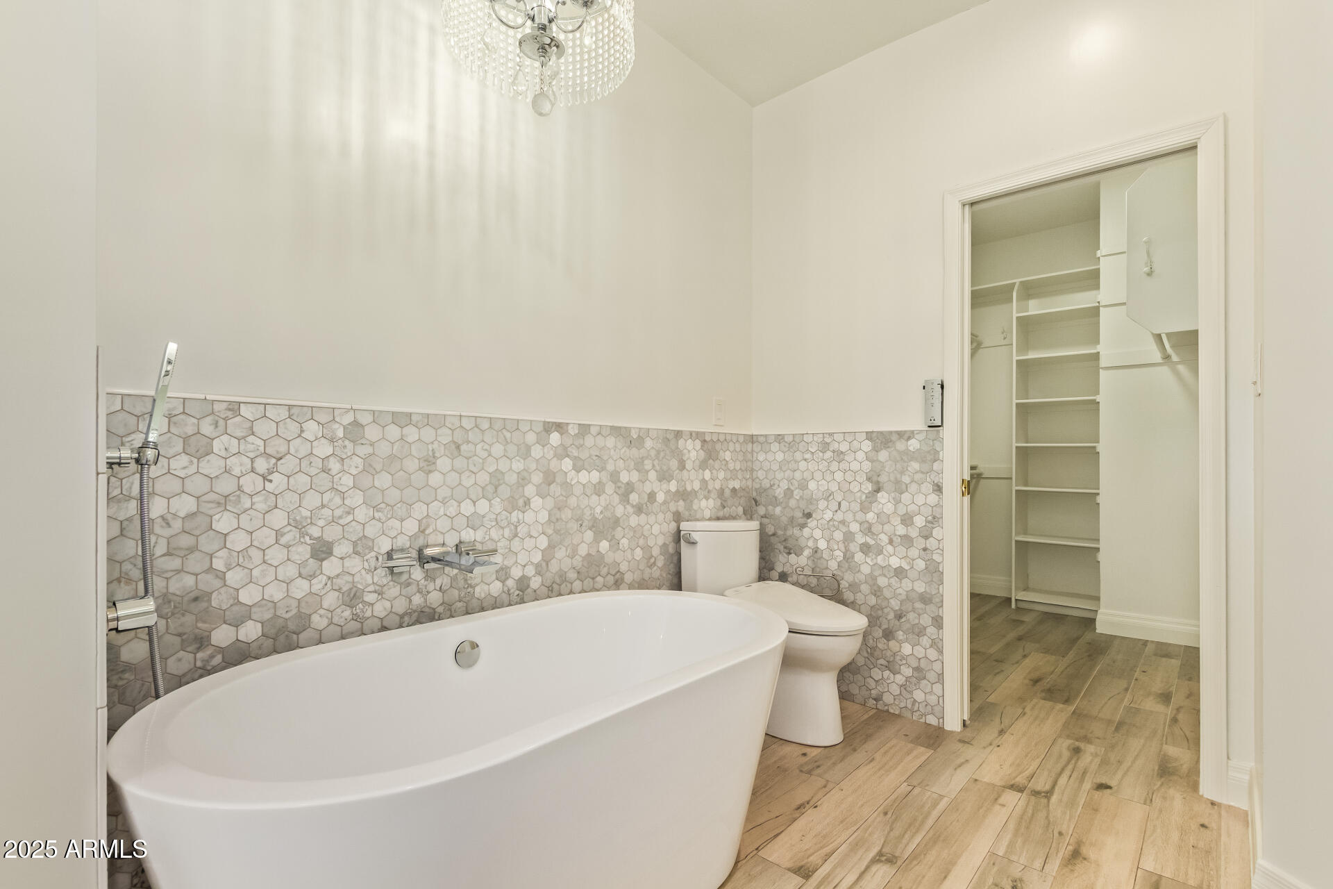 2231 E LAUREL Street