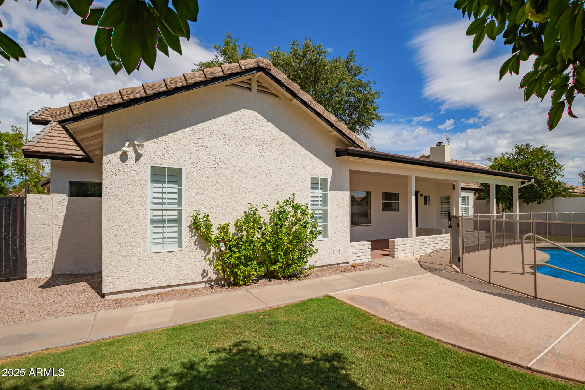 2231 E LAUREL Street