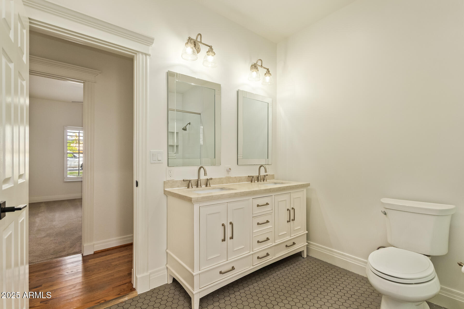 2231 E LAUREL Street