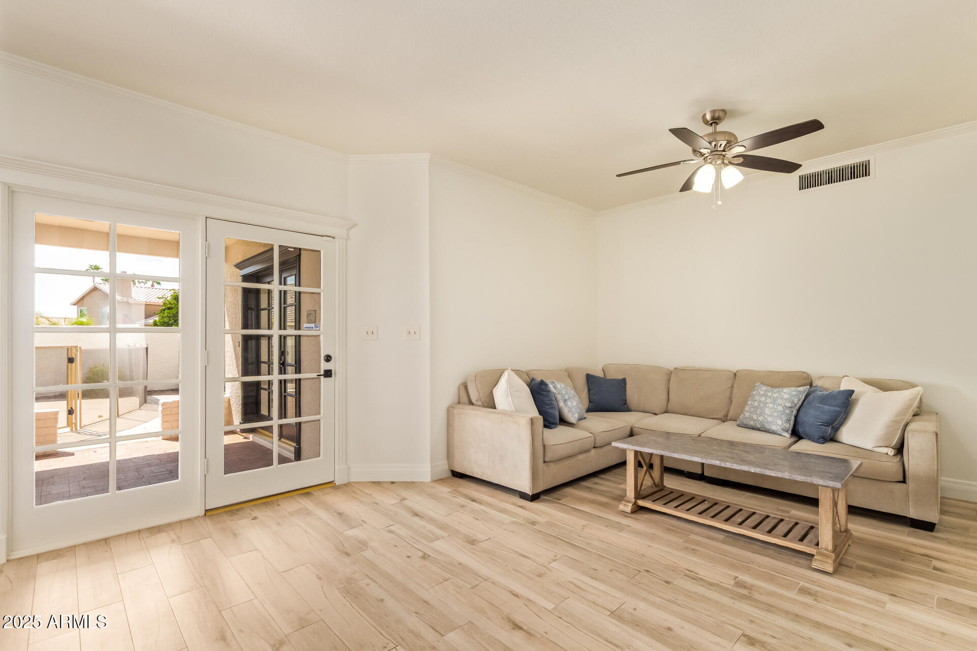 2231 E LAUREL Street