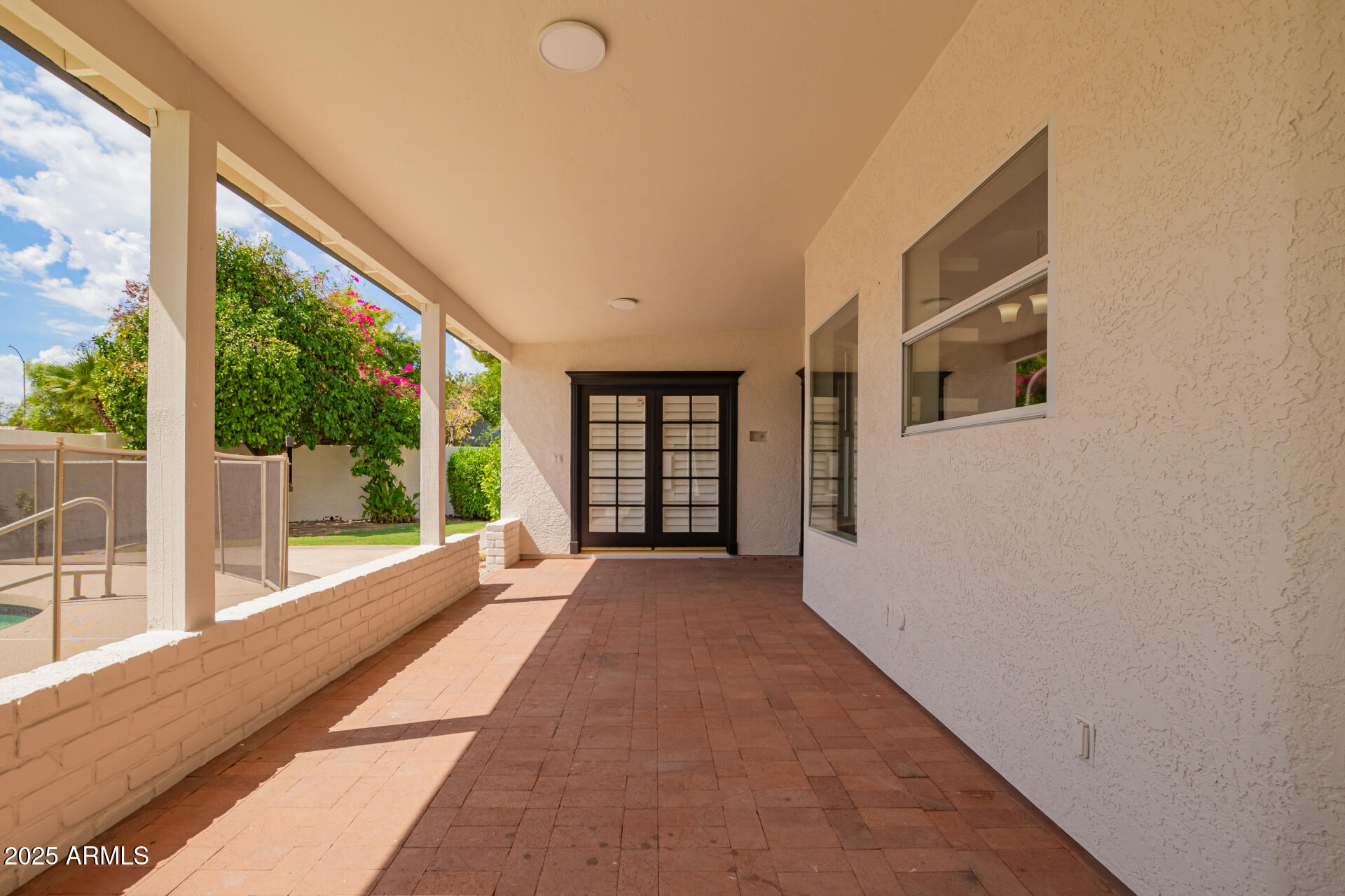 2231 E LAUREL Street