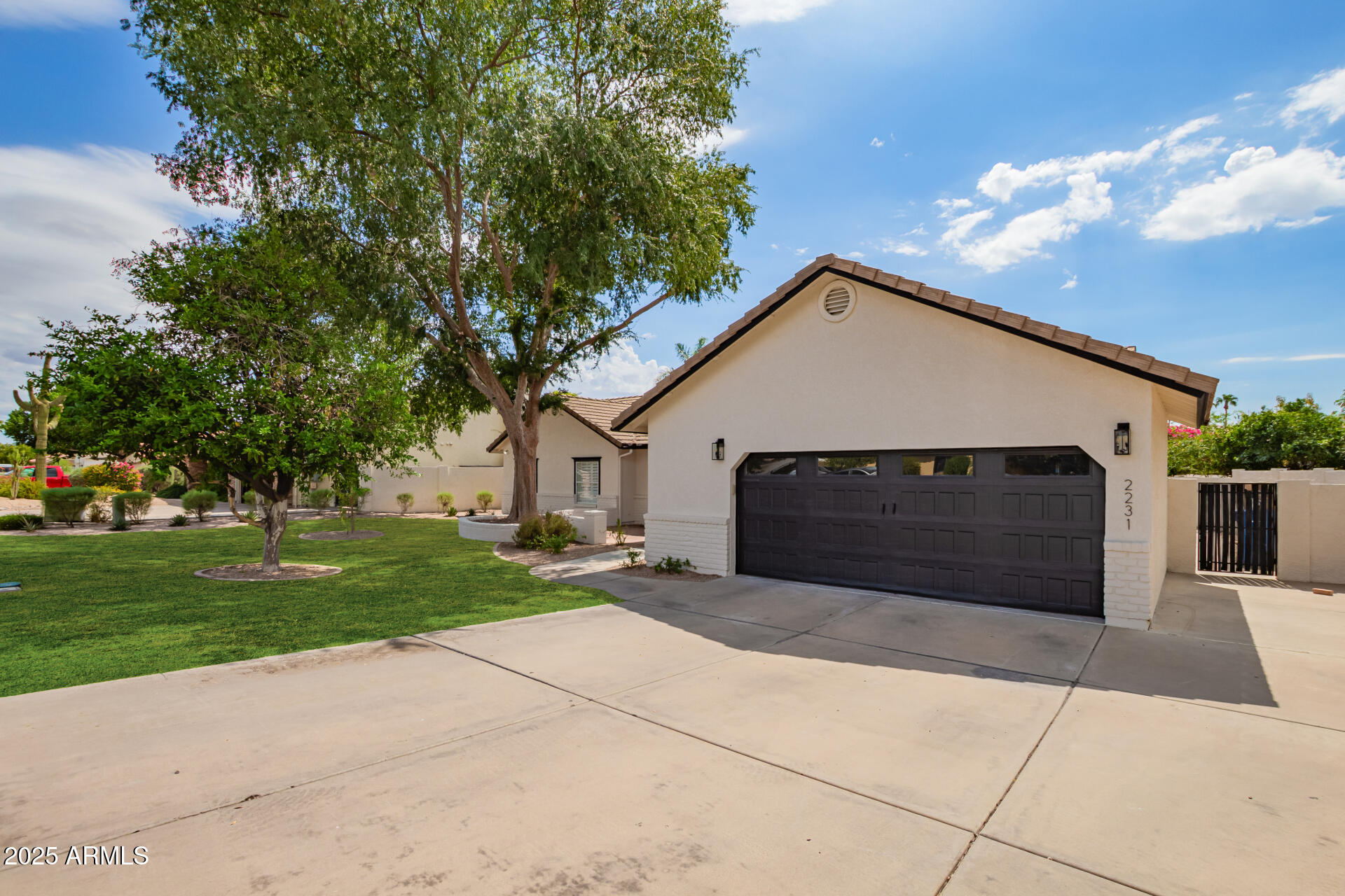 2231 E LAUREL Street