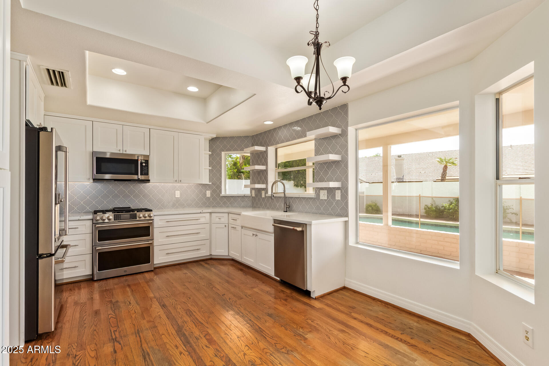 2231 E LAUREL Street