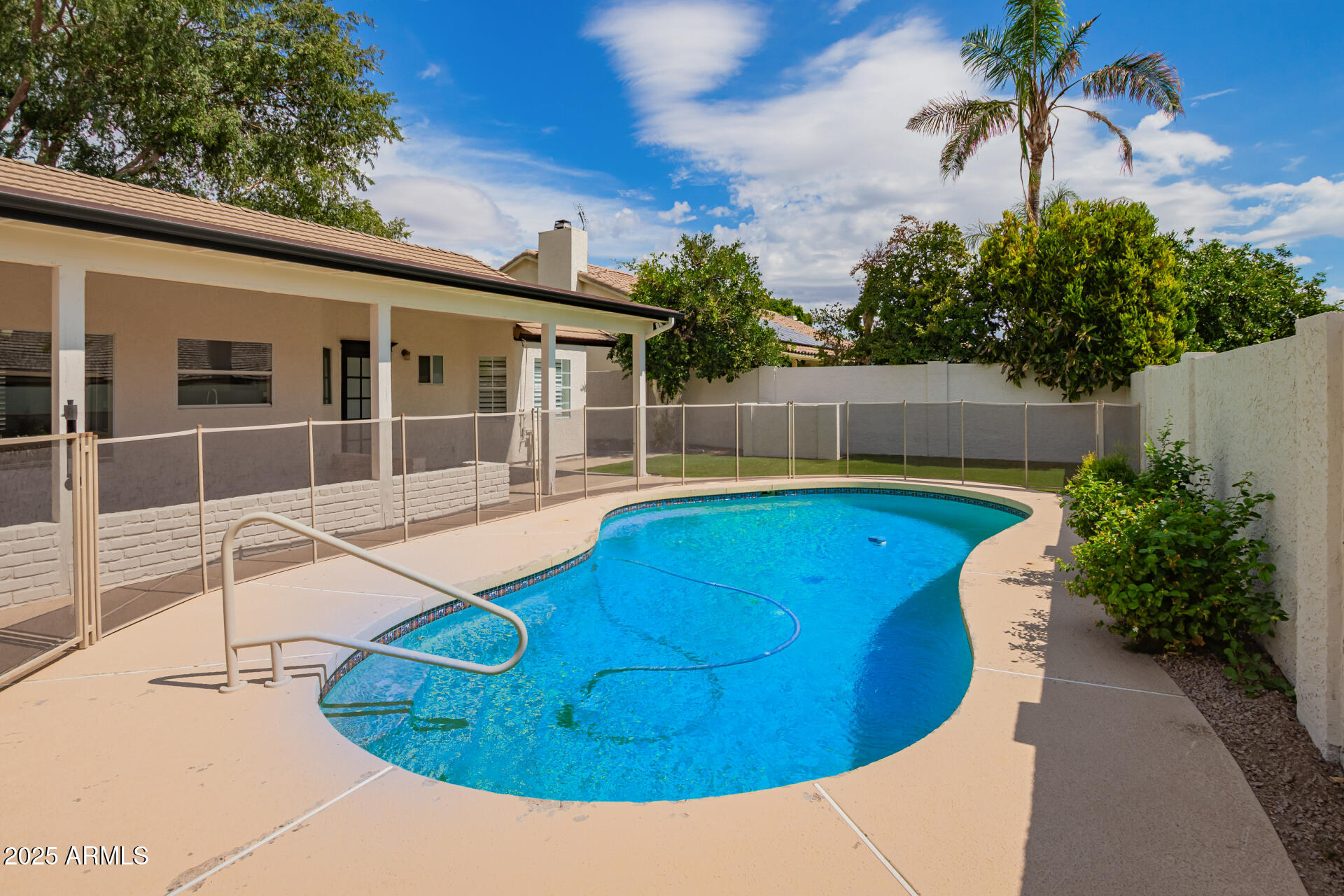 2231 E LAUREL Street