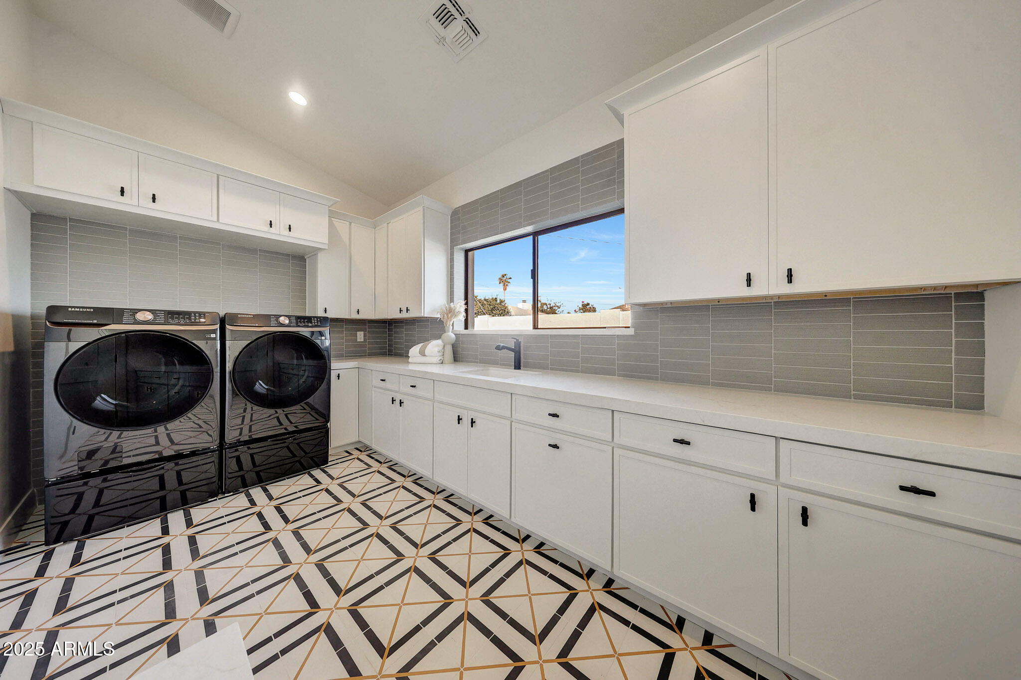 6050 E HOLLYHOCK Street