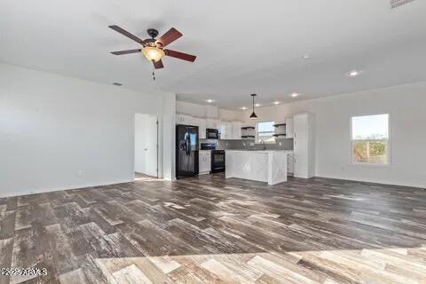 21376 W Mark Lane