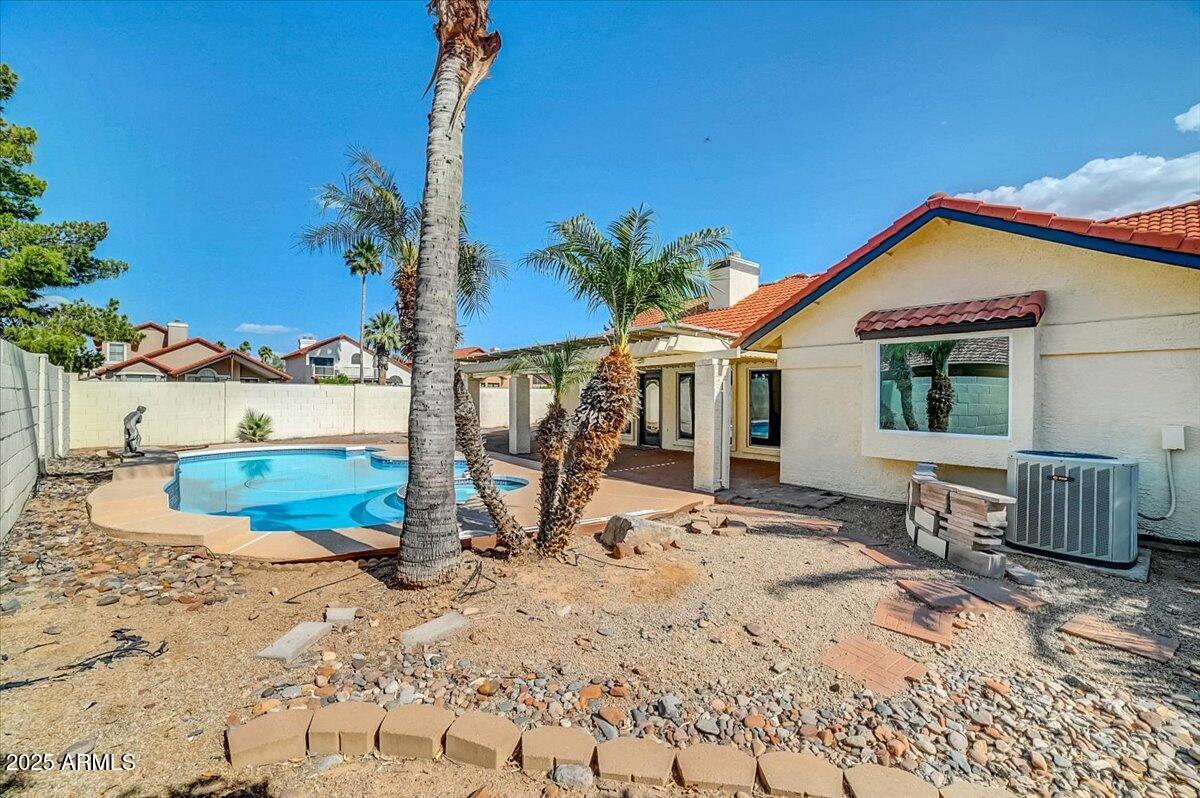 7102 W JULIE Drive