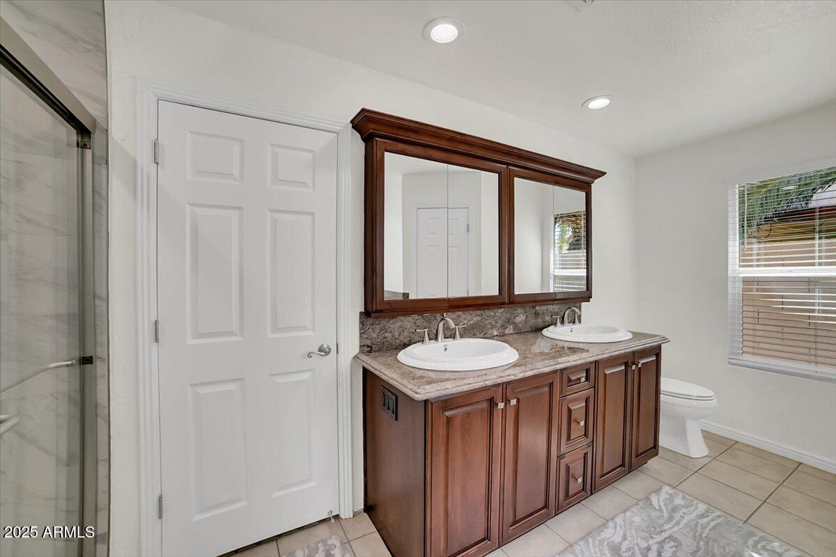 7102 W JULIE Drive