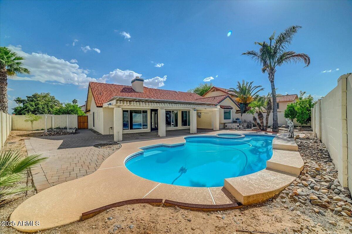 7102 W JULIE Drive