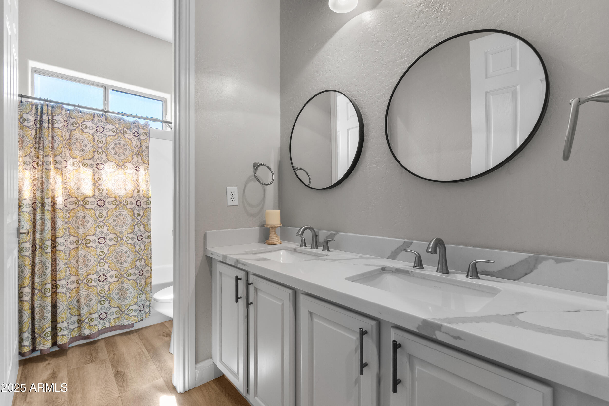 2227 W WEBSTER Court