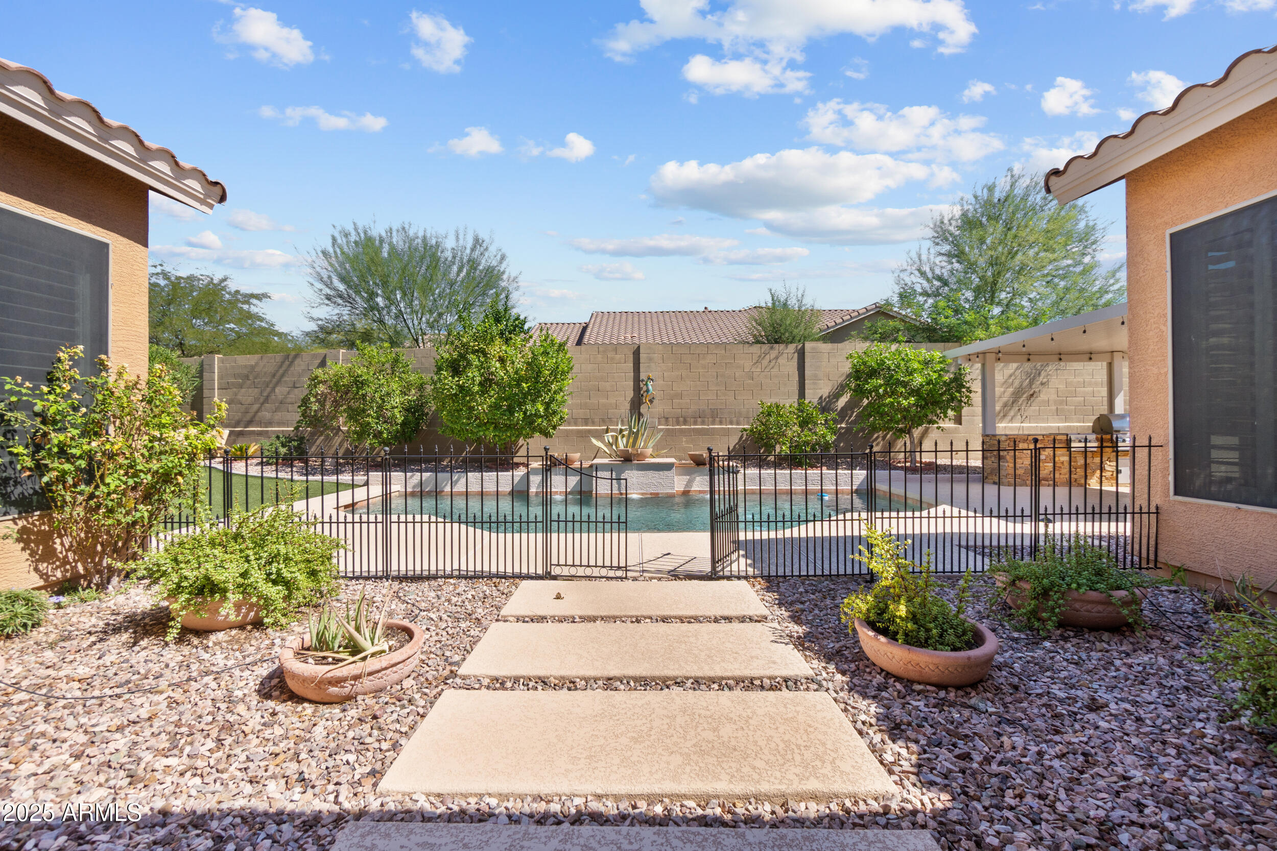 2227 W WEBSTER Court