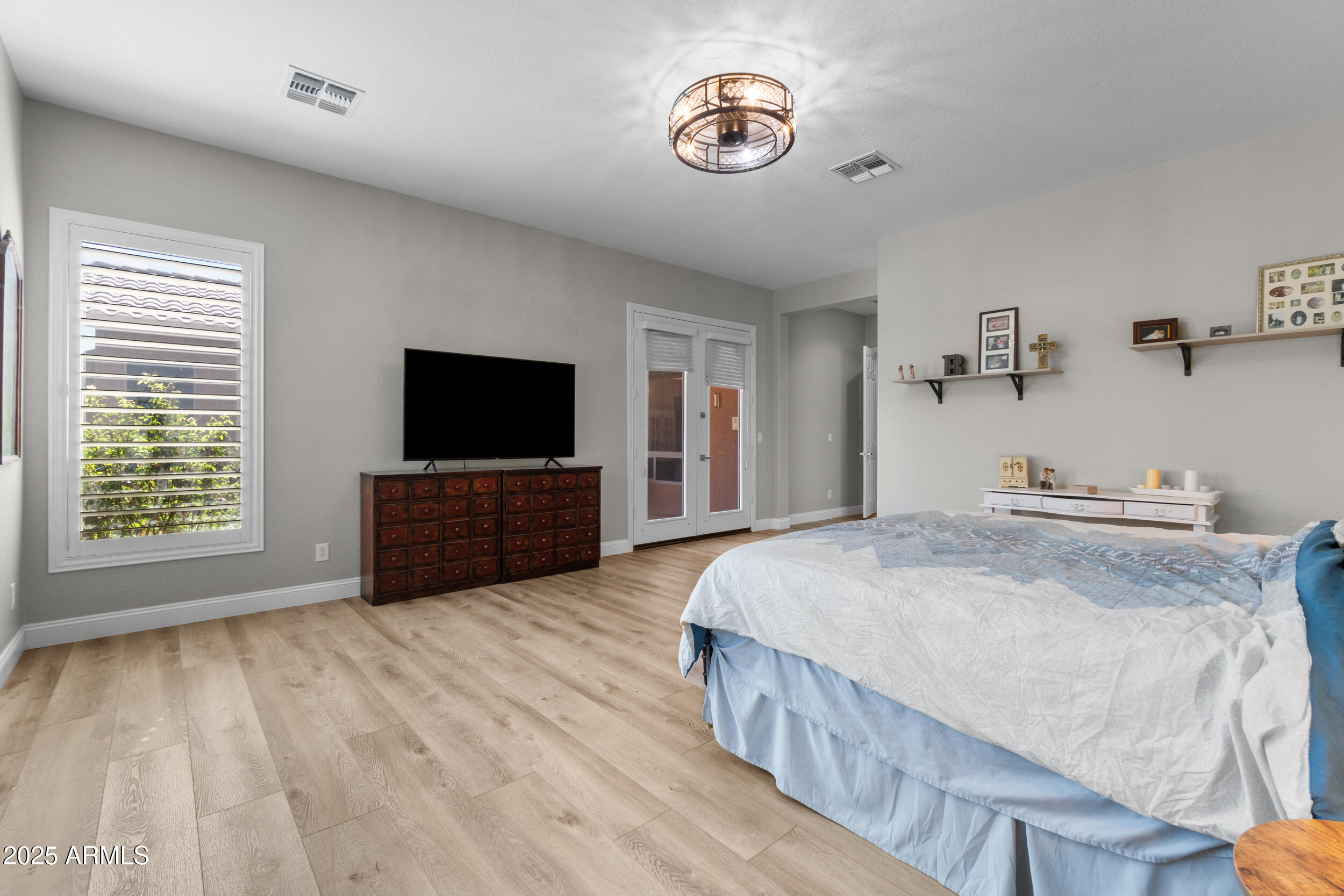 2227 W WEBSTER Court