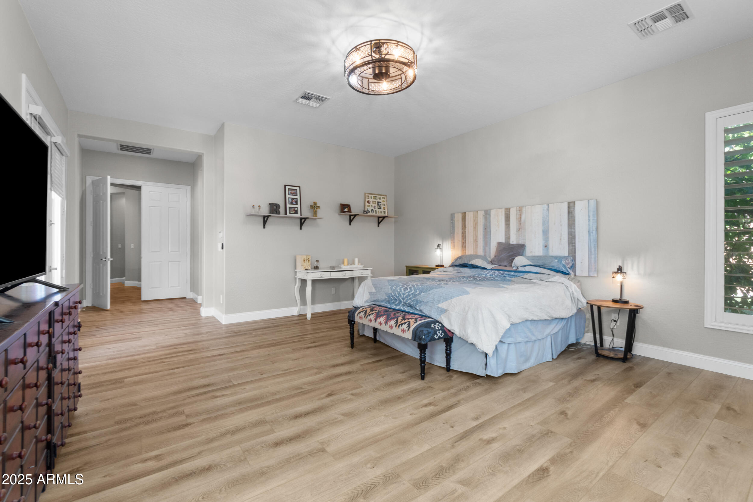 2227 W WEBSTER Court