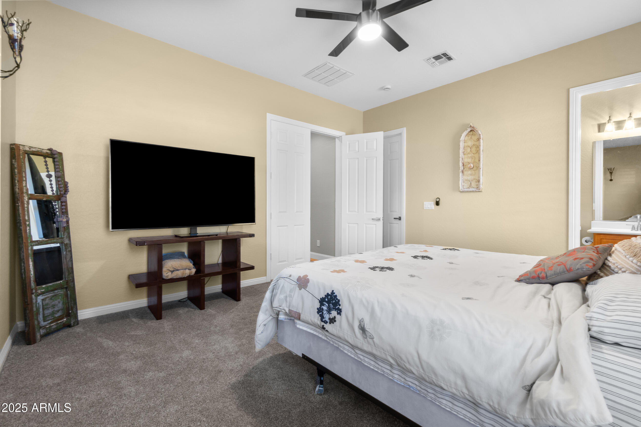 2227 W WEBSTER Court