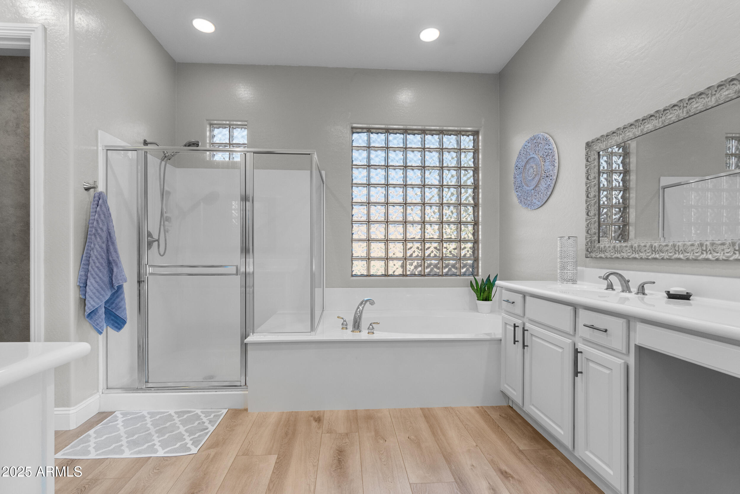 2227 W WEBSTER Court