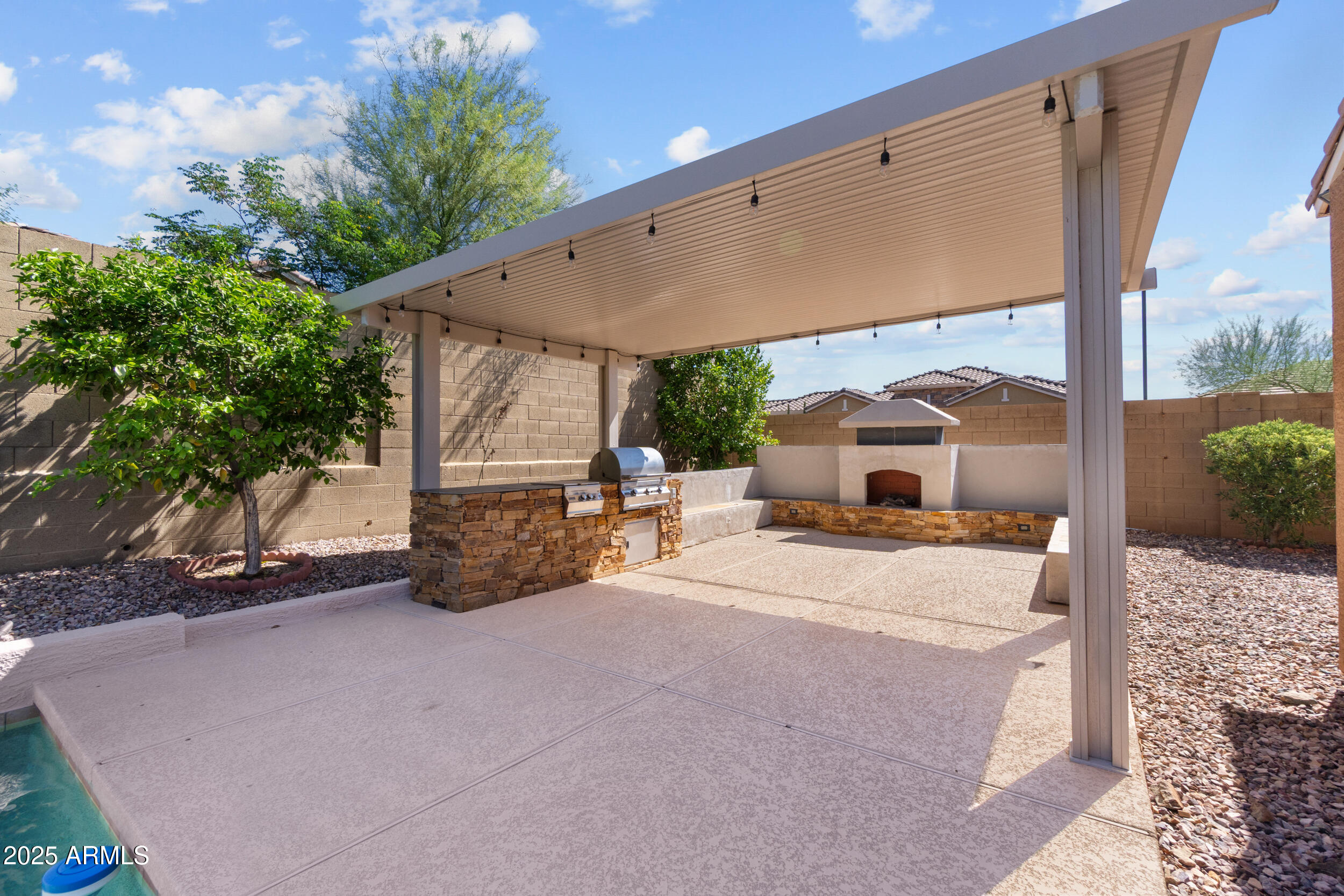 2227 W WEBSTER Court