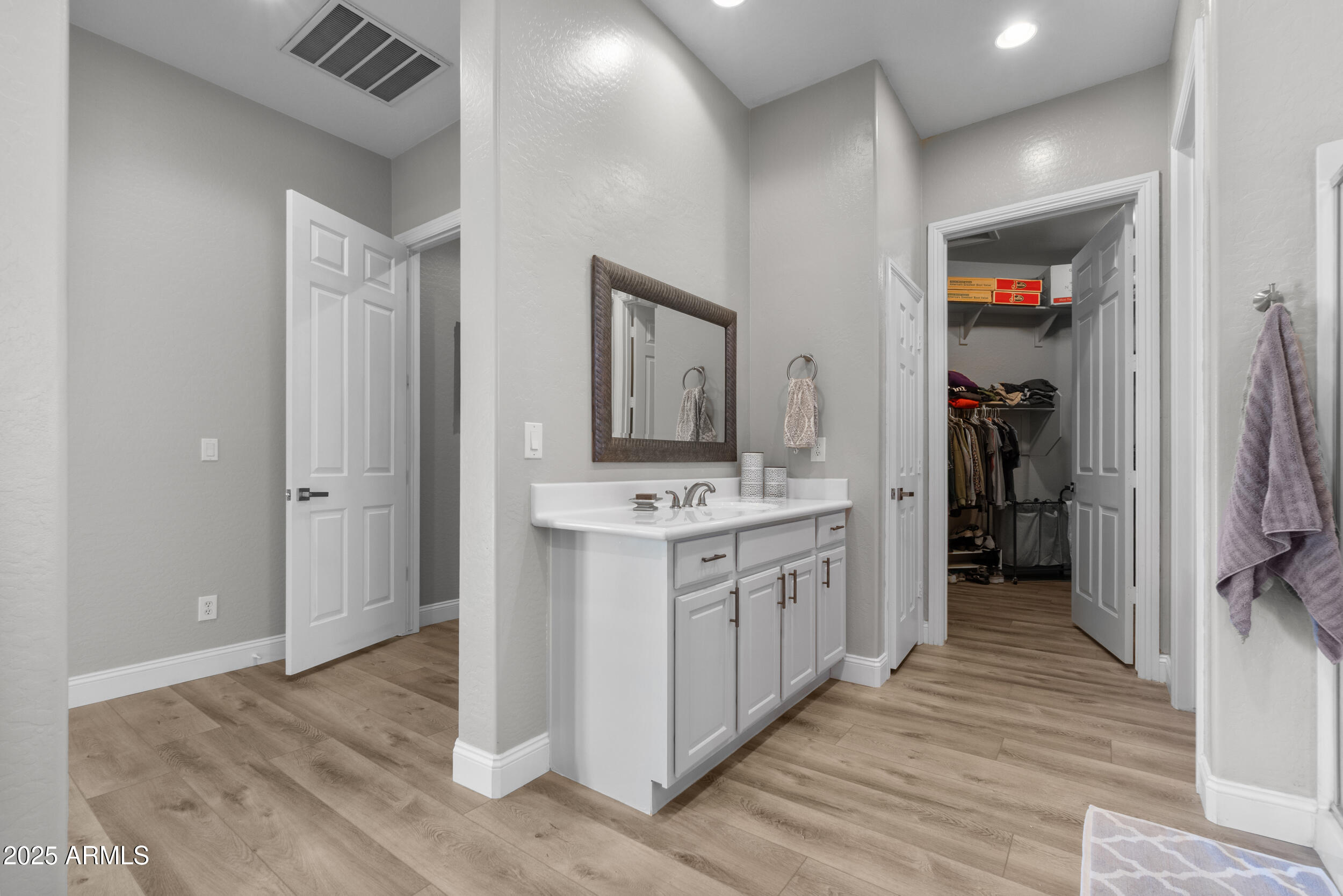 2227 W WEBSTER Court