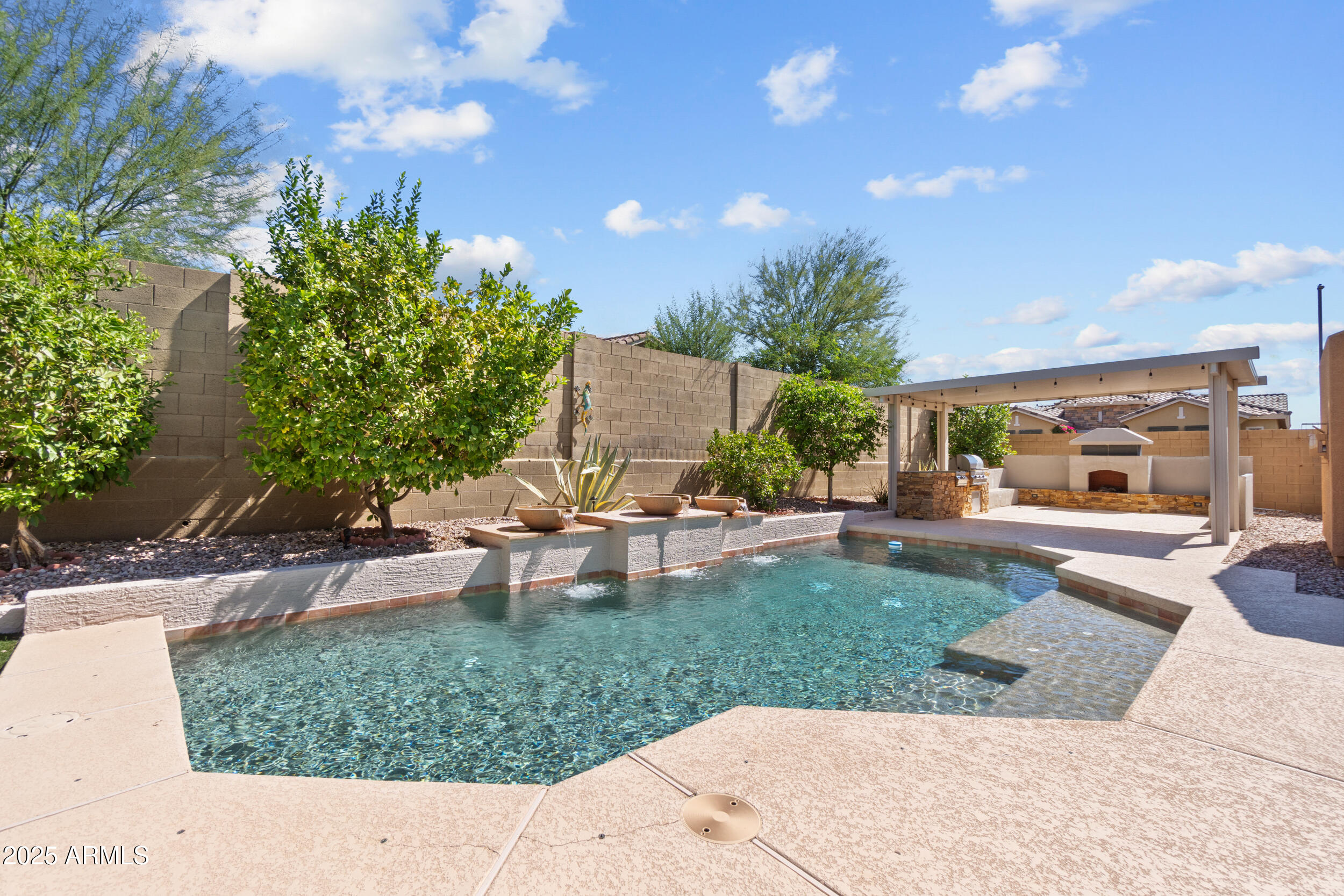 2227 W WEBSTER Court