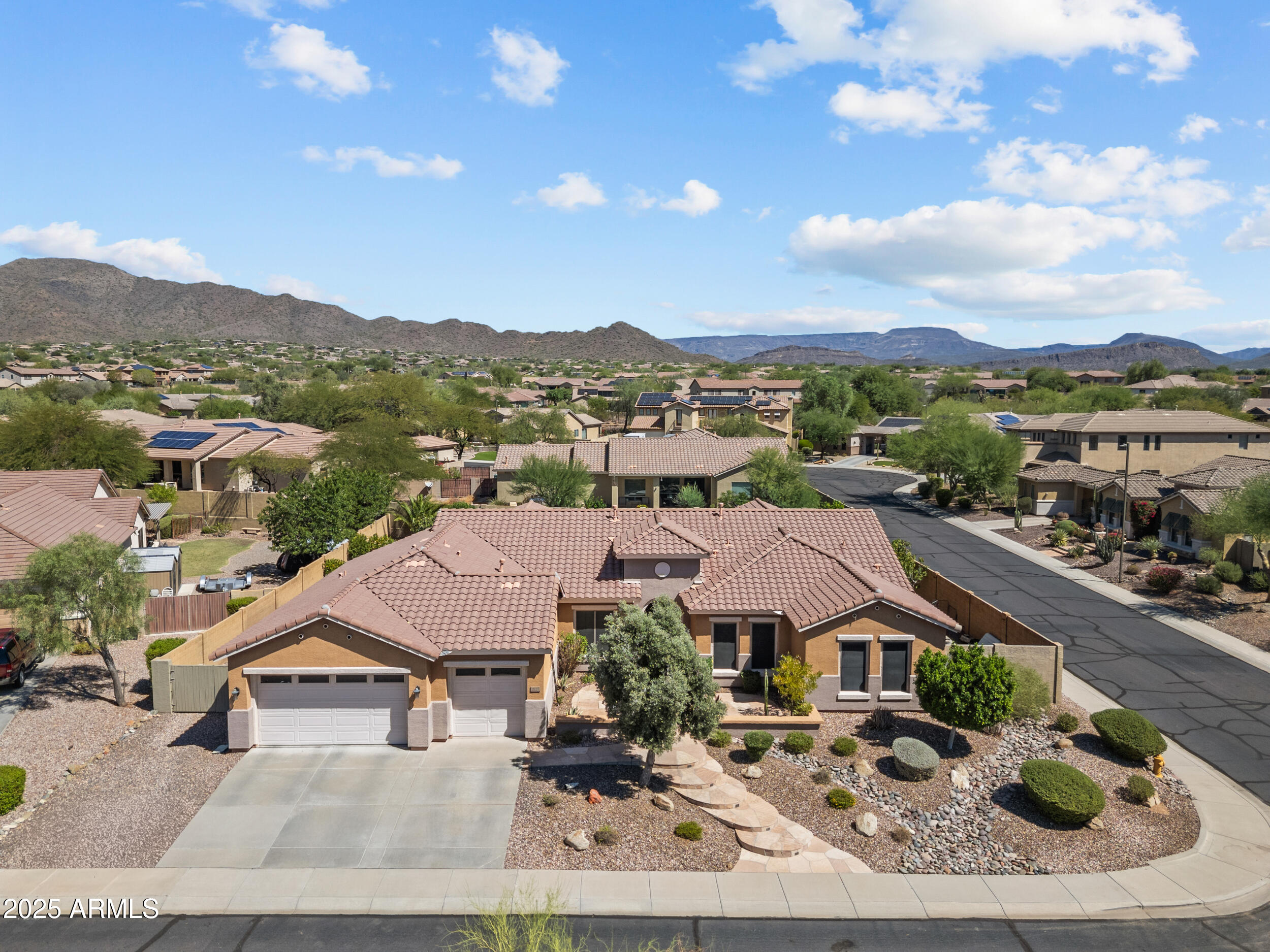 2227 W WEBSTER Court