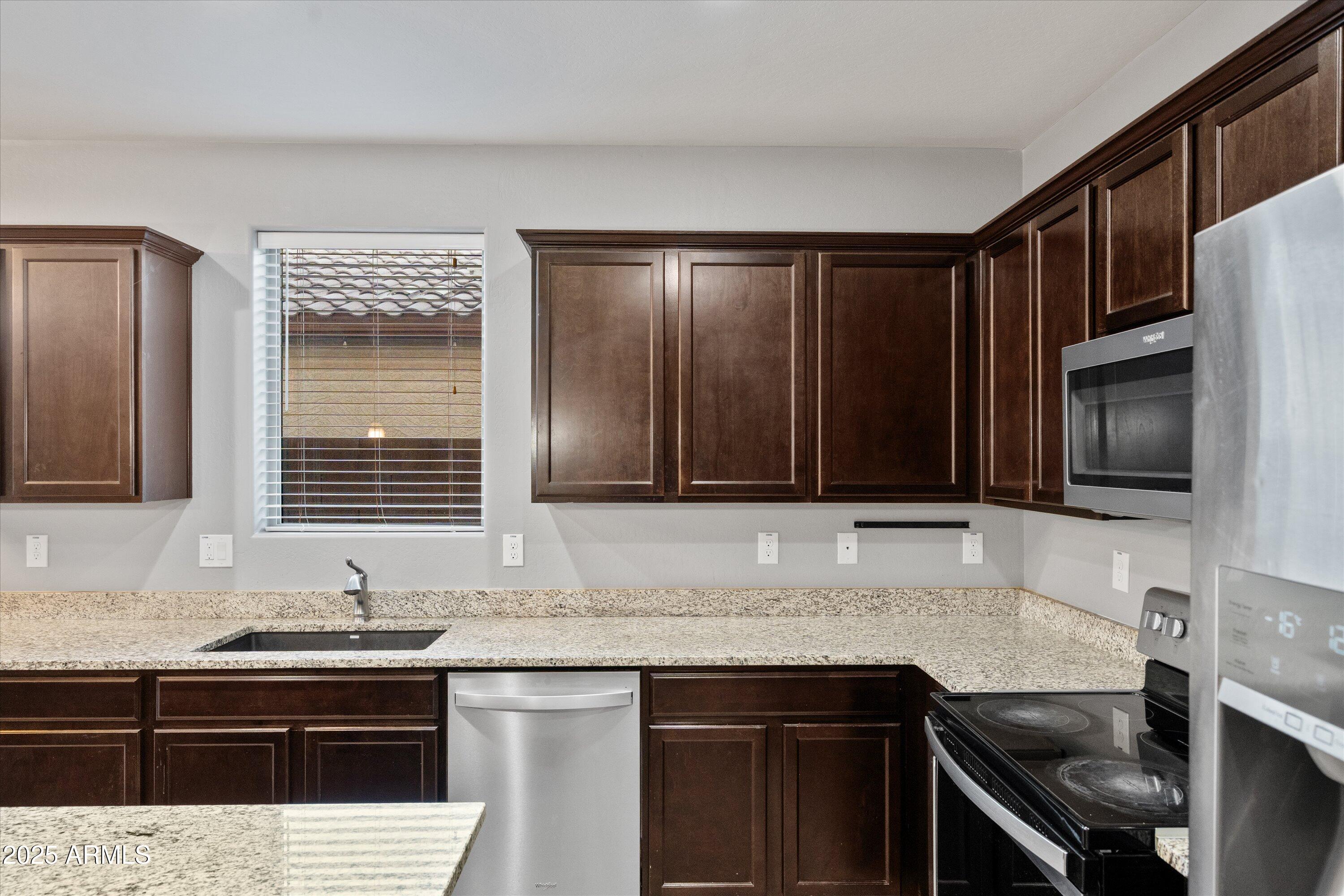 18390 W via del sol